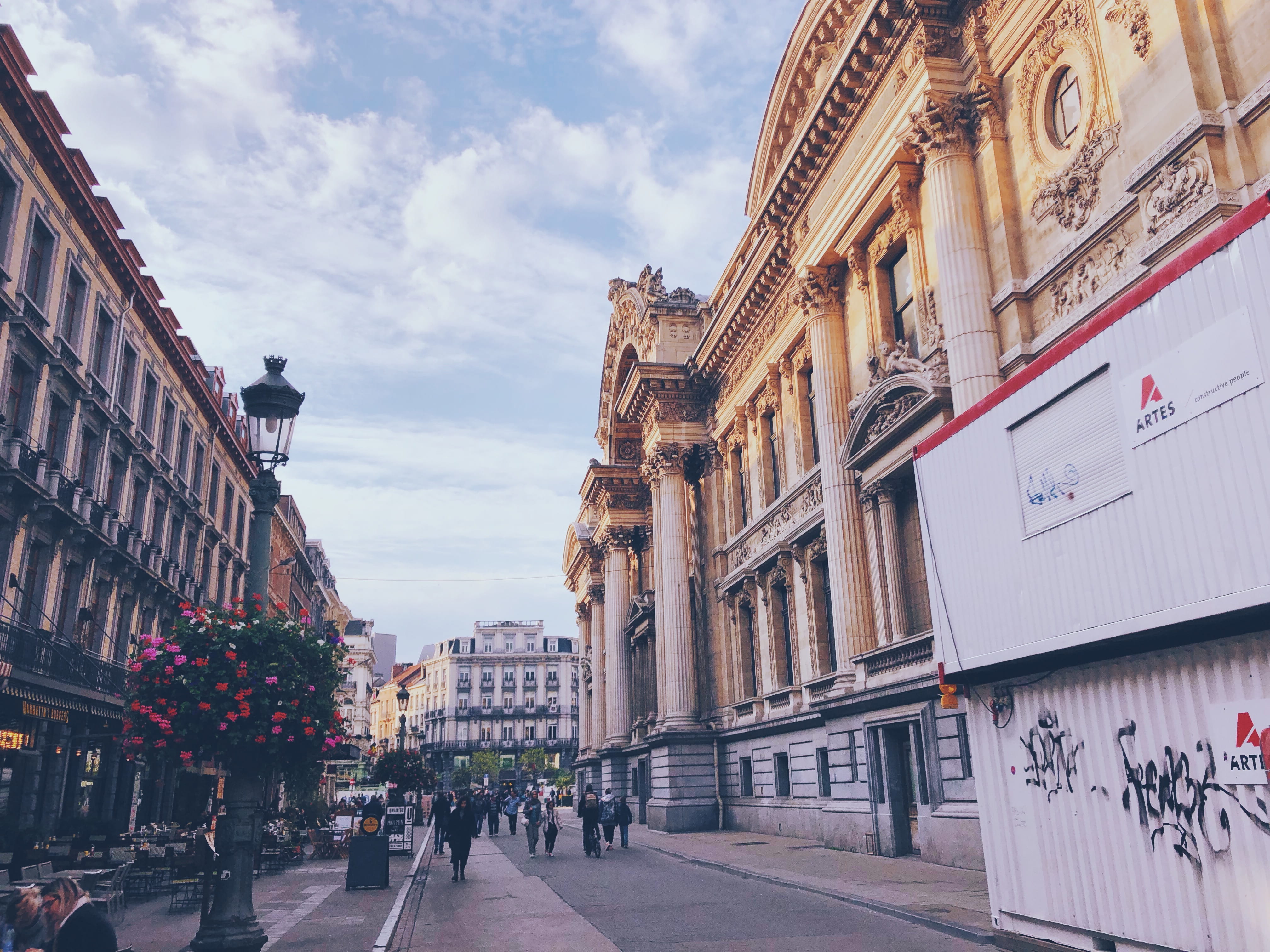 men, sky, transportation, built structure, incidental people, adult, building, travel, bourse, brussels stock exchange, belgium, group of people, bruxelles, HD Wallpaper