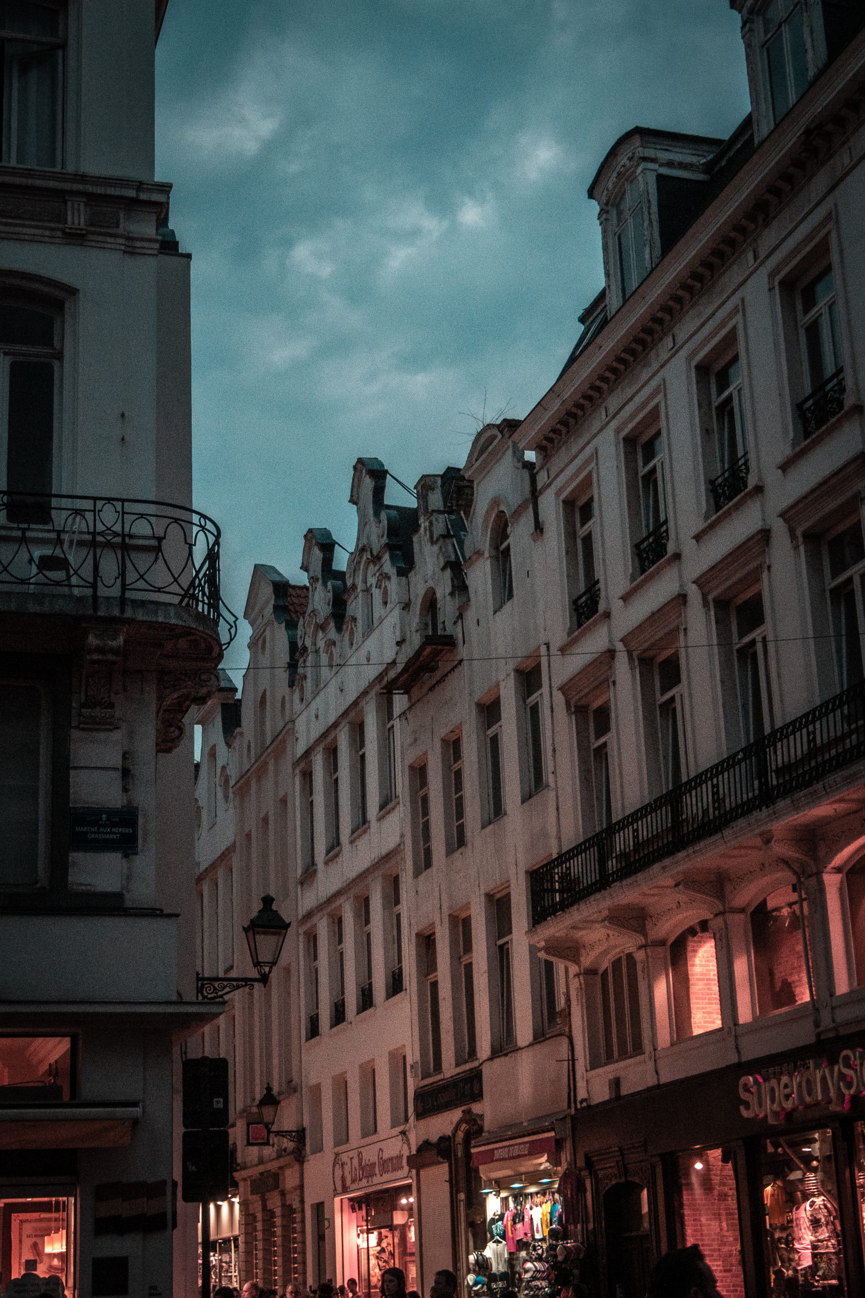 red, day, building, architecture, street, old, apartment, belgium, belgique, blue, bar, house, shop, built structure, residential district, low angle view, Phone HD Wallpaper