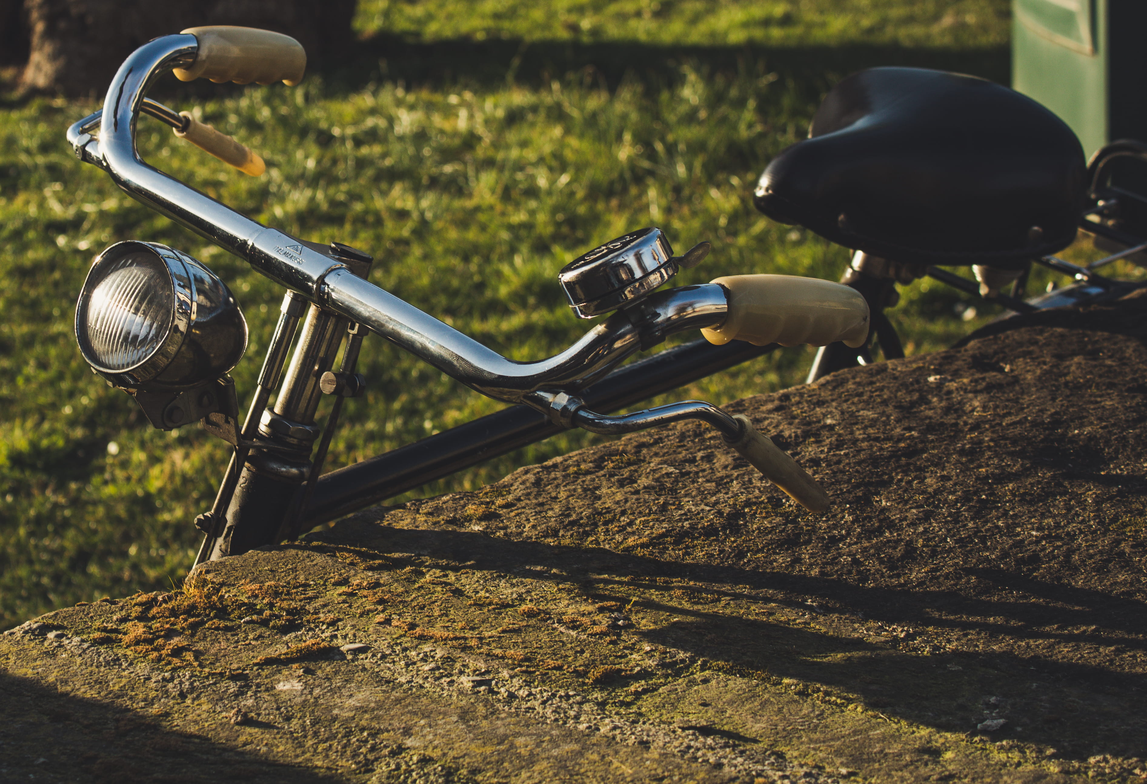 park, no people, mountain bike, vintage, tire, metal, vehicle, wheel, retro, park - man made space, 2K, sunlight, machine, day, road, focus on foreground, HD Wallpaper