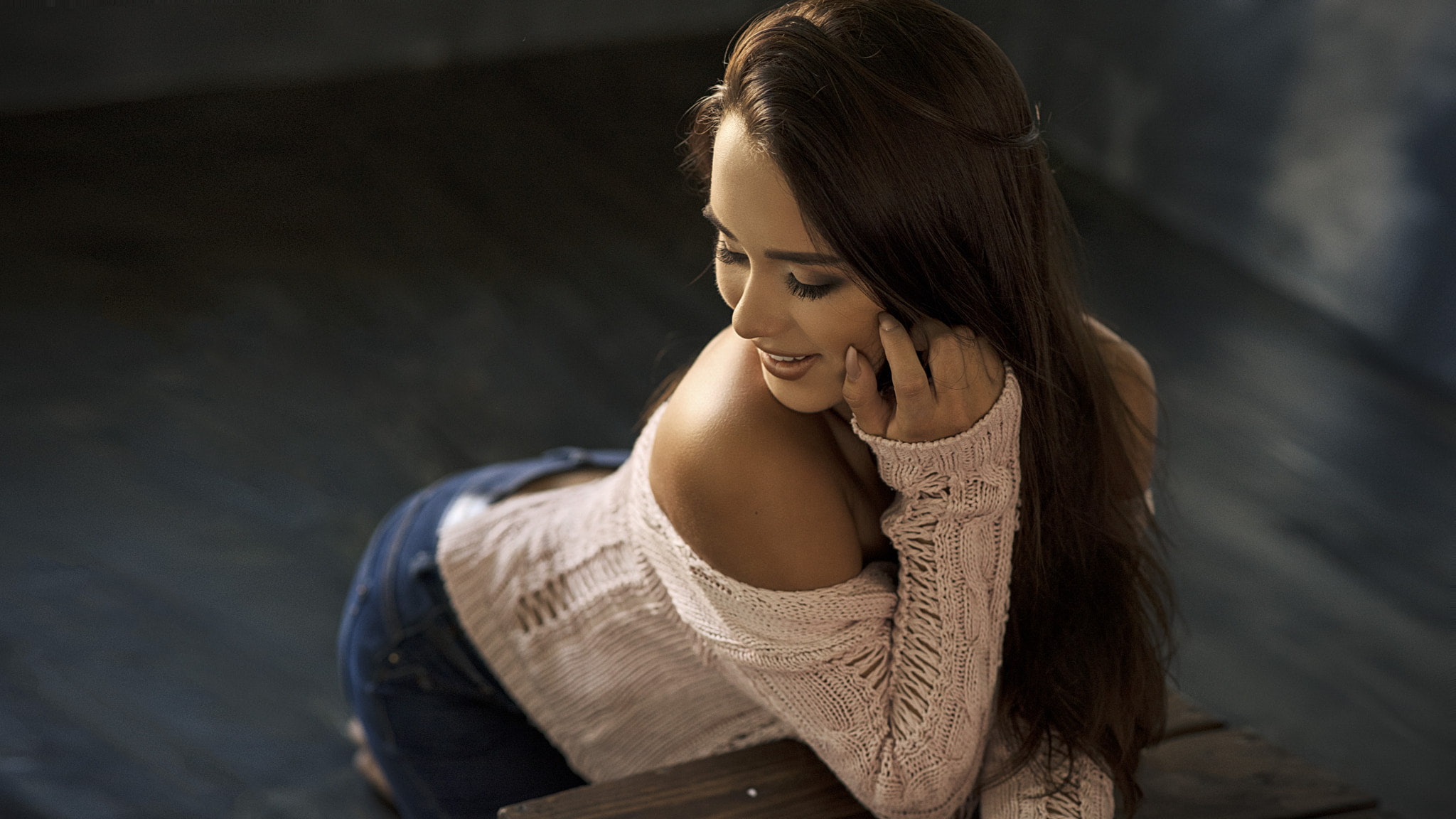 women, 1080P, jeans, kneeling, smiling, portrait, HD Wallpaper