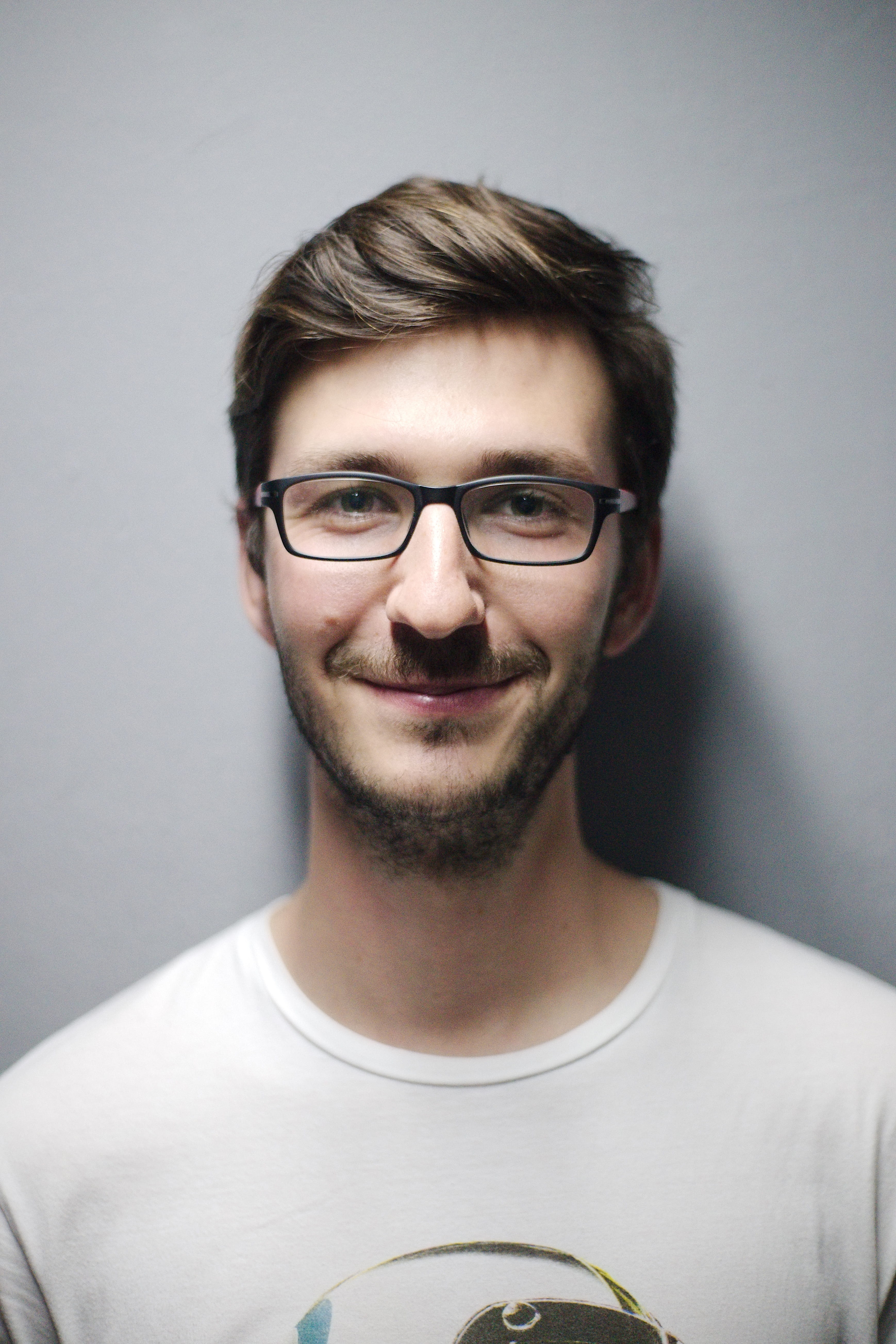 people, gray background, studio shot, eyes, indoors, gray, boy, guy, headshot, person, young adult, man, happiness, young men, facial hair, facial expression, Phone HD Wallpaper