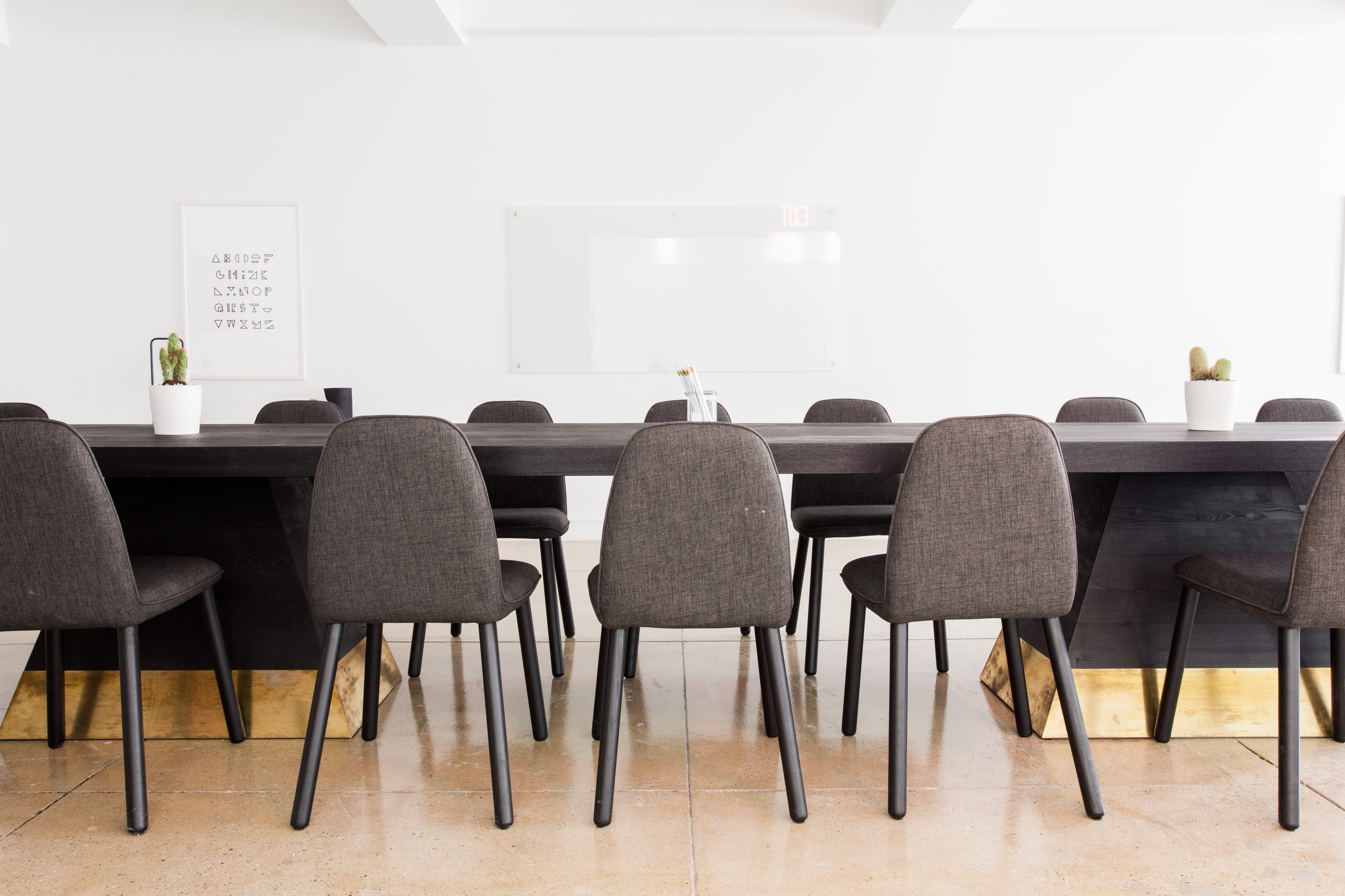 classroom, 5K, empty, conference, furniture, no people, table, indoors, black, flooring, chairs, office, education, business, pot plants, chair, seat, HD Wallpaper