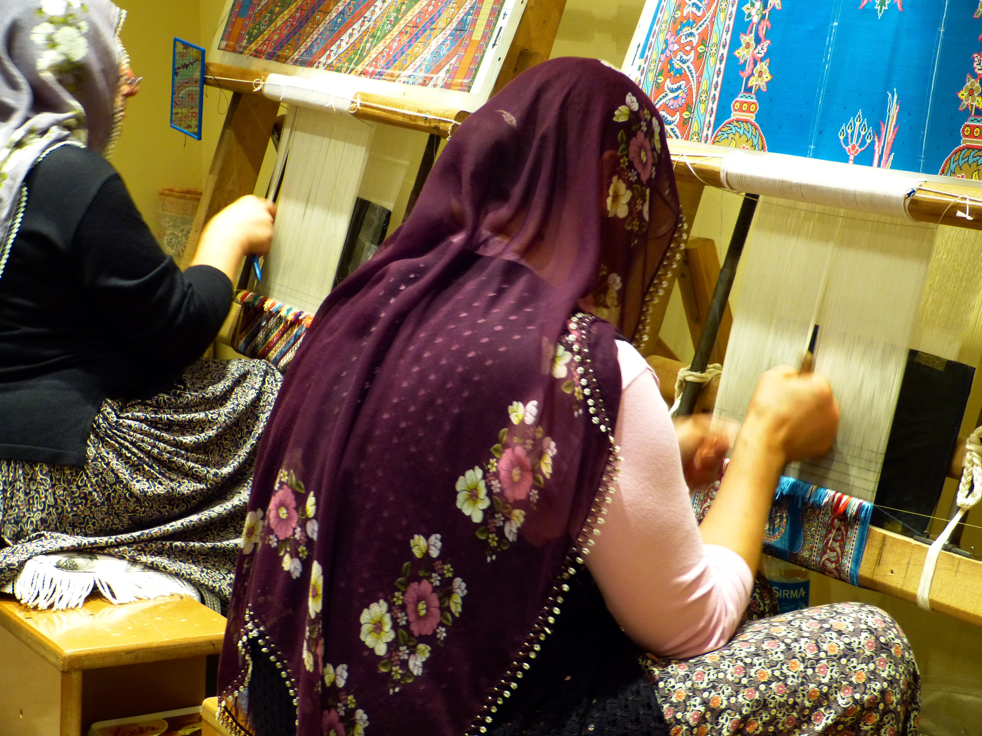 weaver, religion, clothing, belief, traditional clothing, 4K, real people, cultures, people, work, seat, tying, lifestyles, arbeiterinportrait, indoors, HD Wallpaper