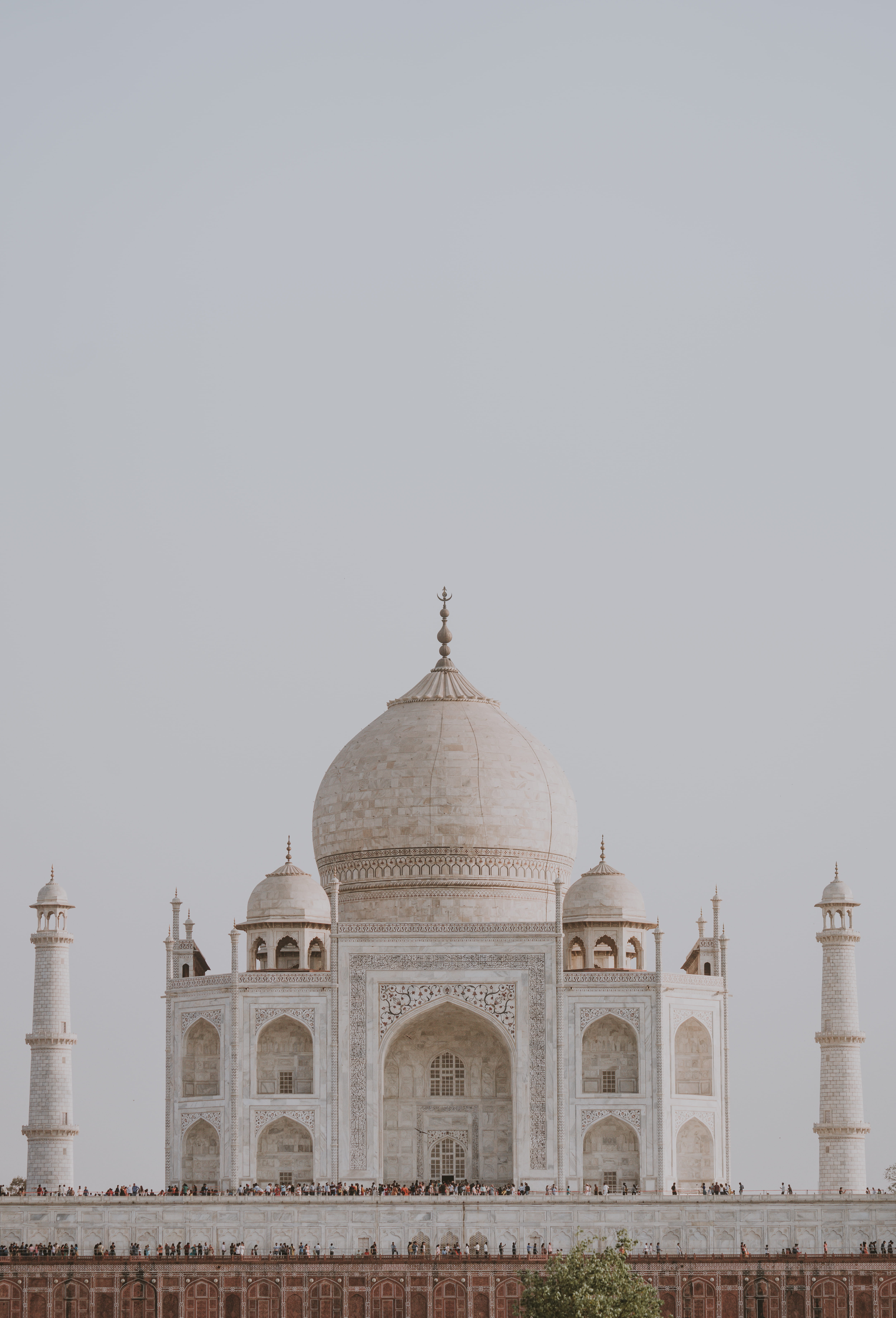tourist, minaret, 5K, symmetry, building, travel, monument, built structure, outdoors, ancient civilization, india, clear sky, building exterior, copy space, Phone HD Wallpaper