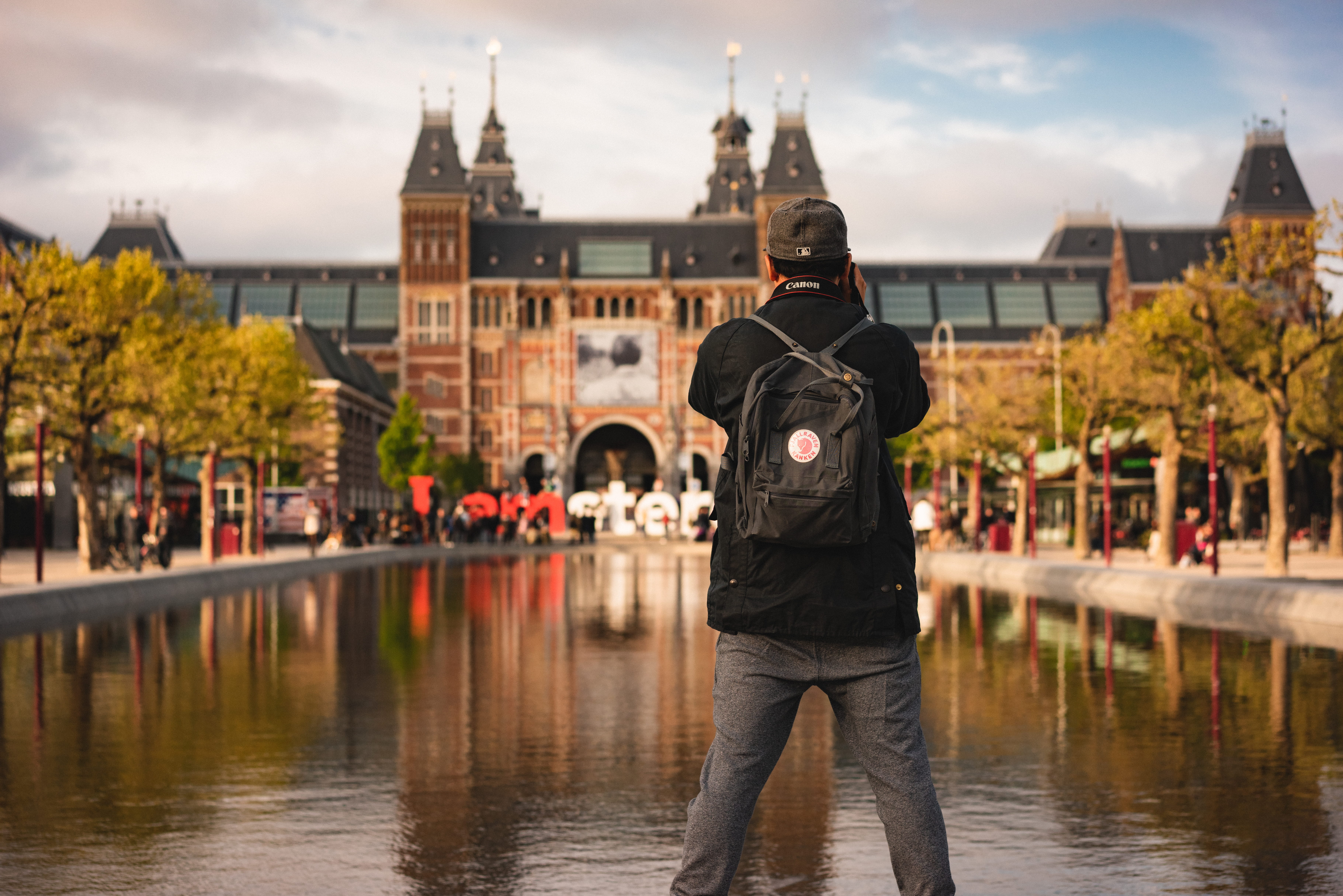 standing, amsterdam, building, 5K, photo, sky, built structure, rear view, casual clothing, front, man, one person, tourist, canal, rijk, rucksack, pond, HD Wallpaper