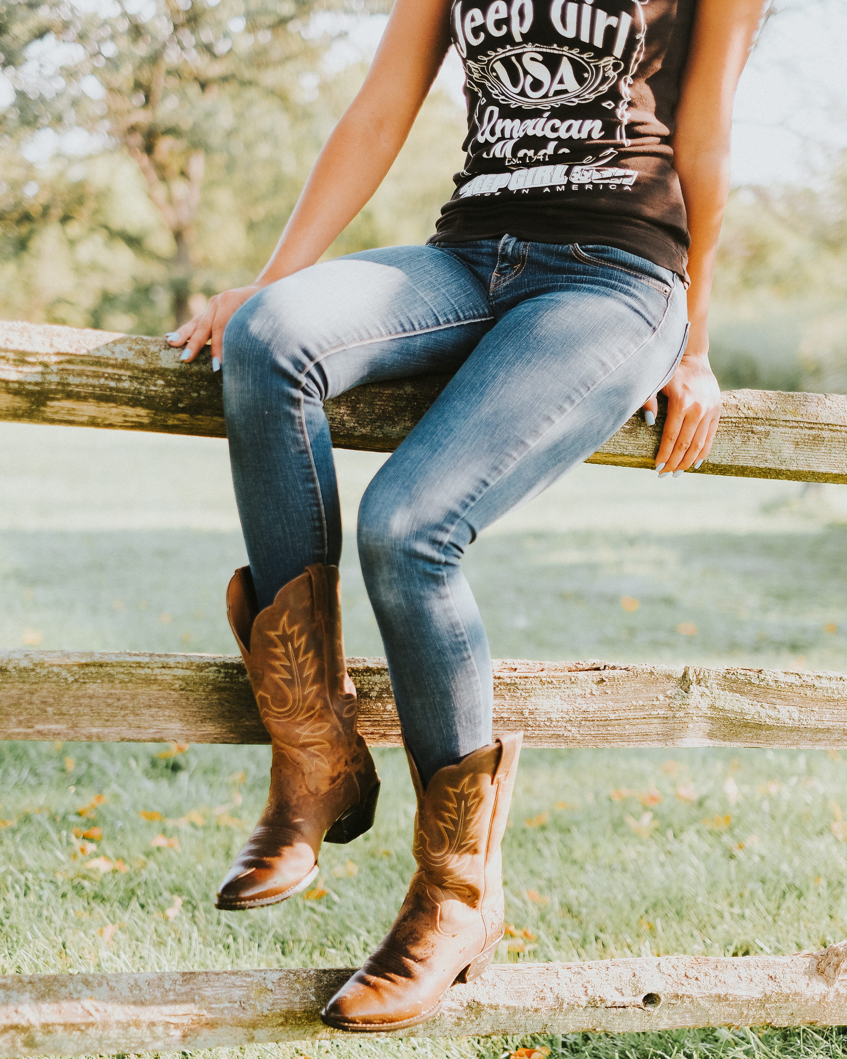 wood - material, human body part, lifestyles, 4K, sitting, casual clothing, lady, women, t-shirt, outdoors, tree, legs, gray, cowgirl, one person, boot, Phone HD Wallpaper