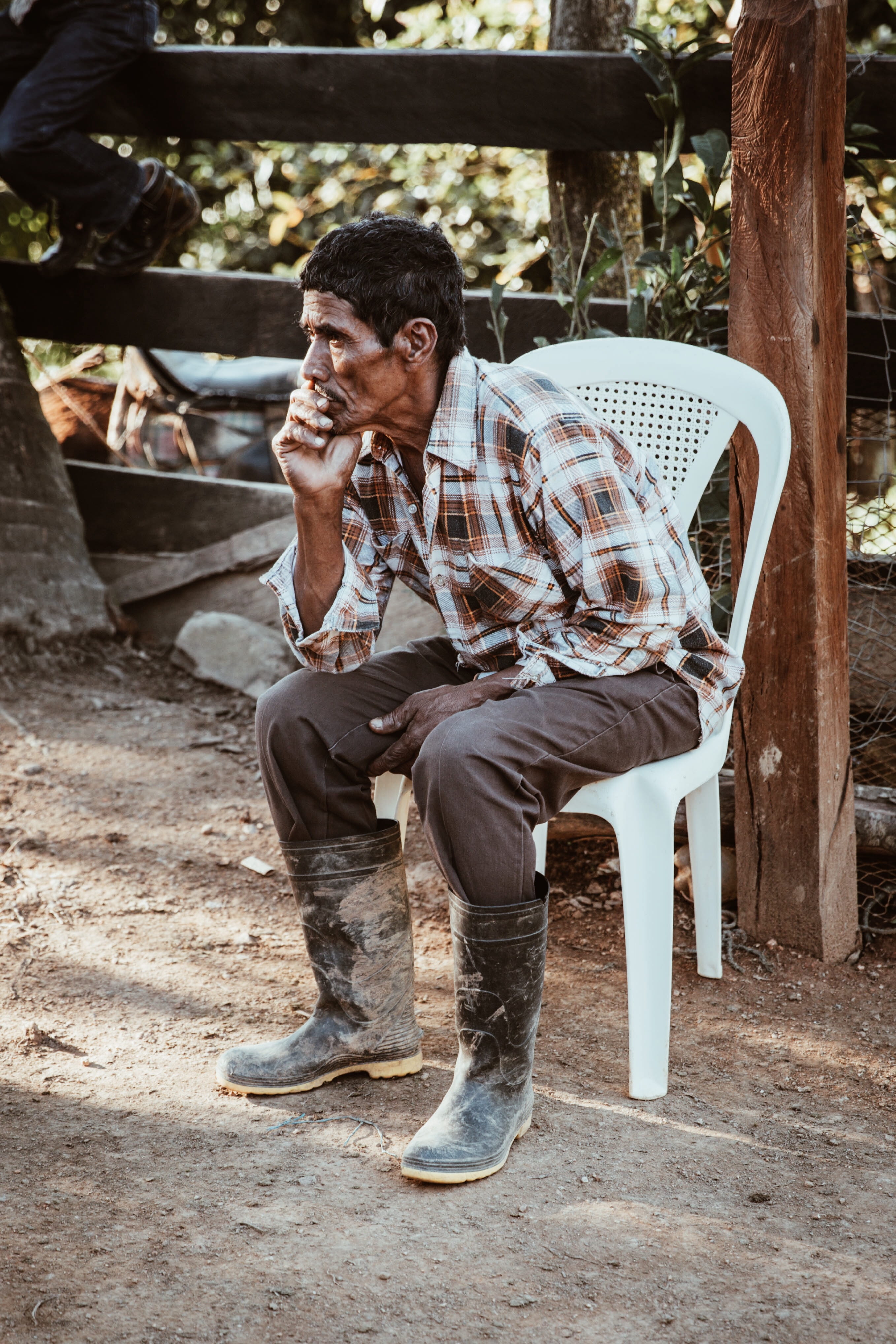 clothing, nature, cowboy boot, man, seat, young men, real people, mature men, person, hat, full length, human, sitting, cowboy hat, building, chair, face, Phone HD Wallpaper