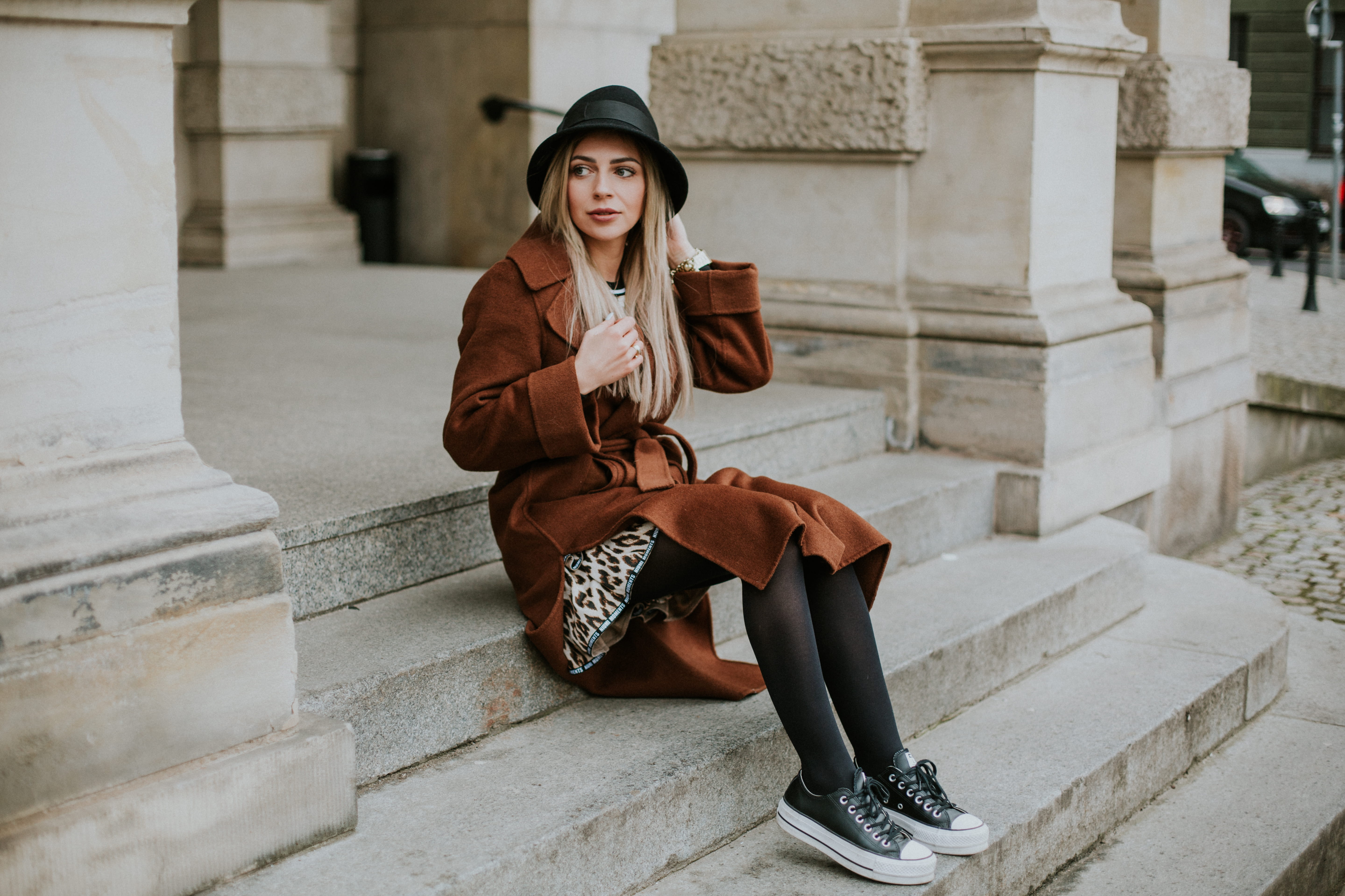 full length, overcoat, warm clothing, women, accessories, one person, beautiful woman, young women, footwear, young adult, staircase, casual clothing, human, HD Wallpaper