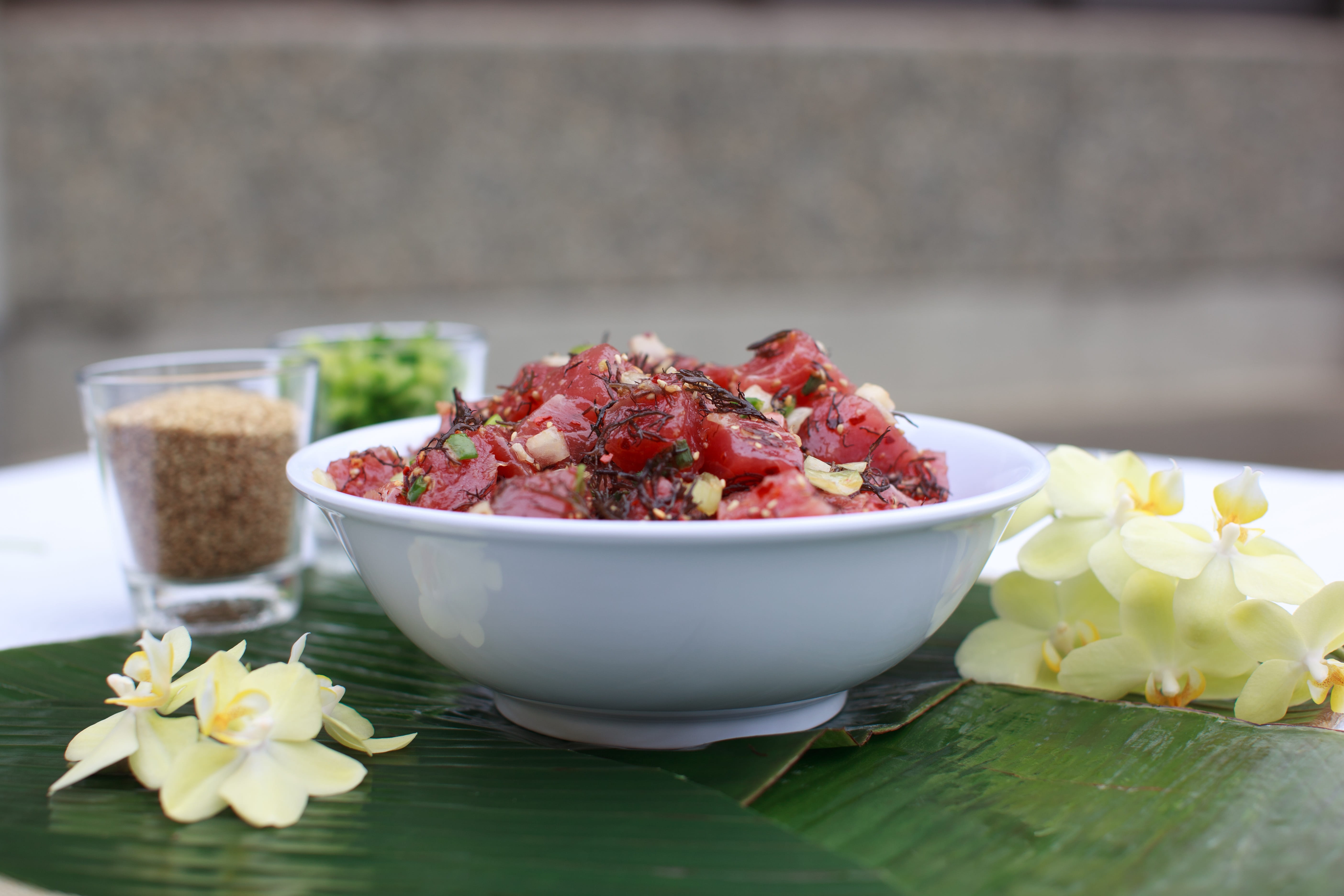 close-up, bowl, crockery, leaf, selective focus, red, still life, annaseafresh, 5K, plant, food, flowering plant, healthy eating, Poke, Tuna, flower arrangement, HD Wallpaper