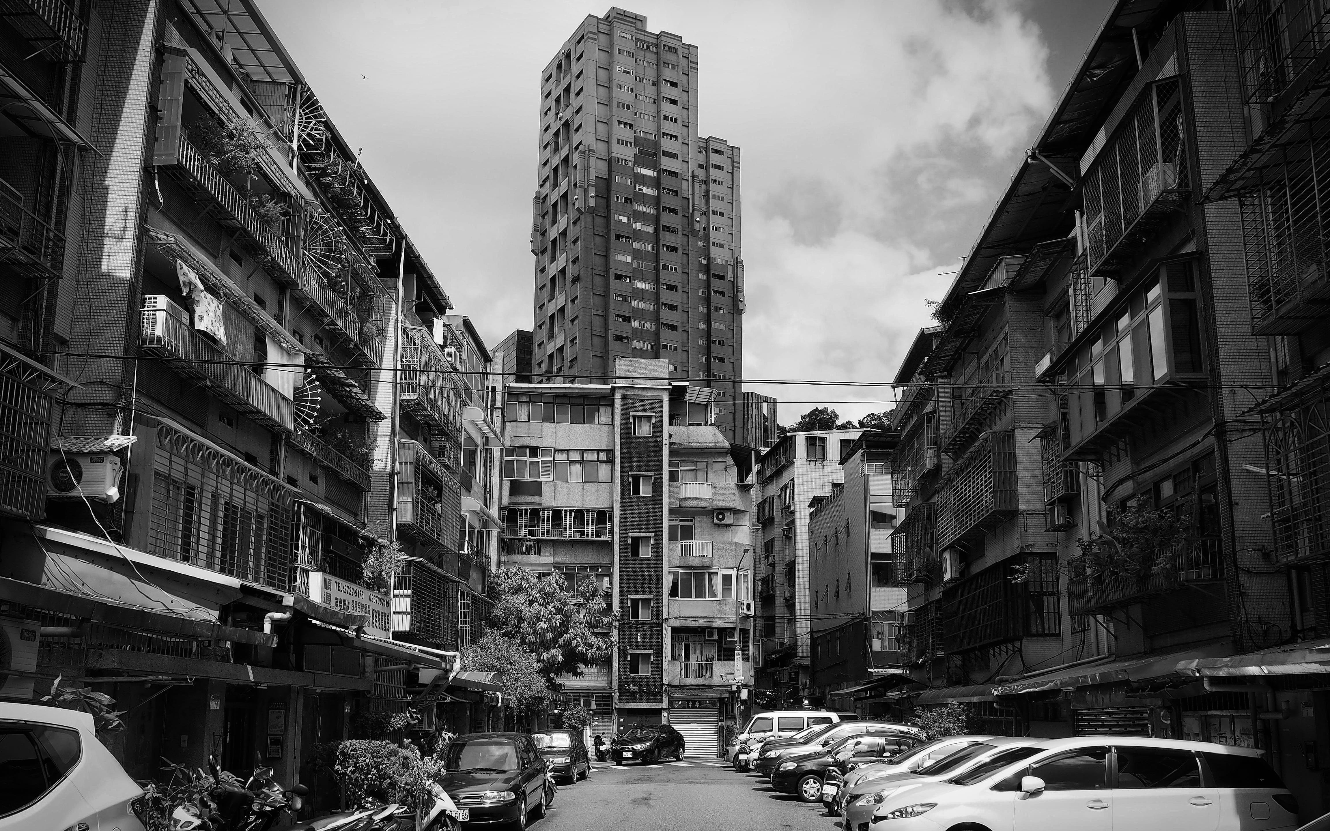 mrt xiangshan station, car, bnw, houses, sky, street, building exterior, residential district, buildings, mono, outdoors, city, skyscraper, road, land vehicle, HD Wallpaper