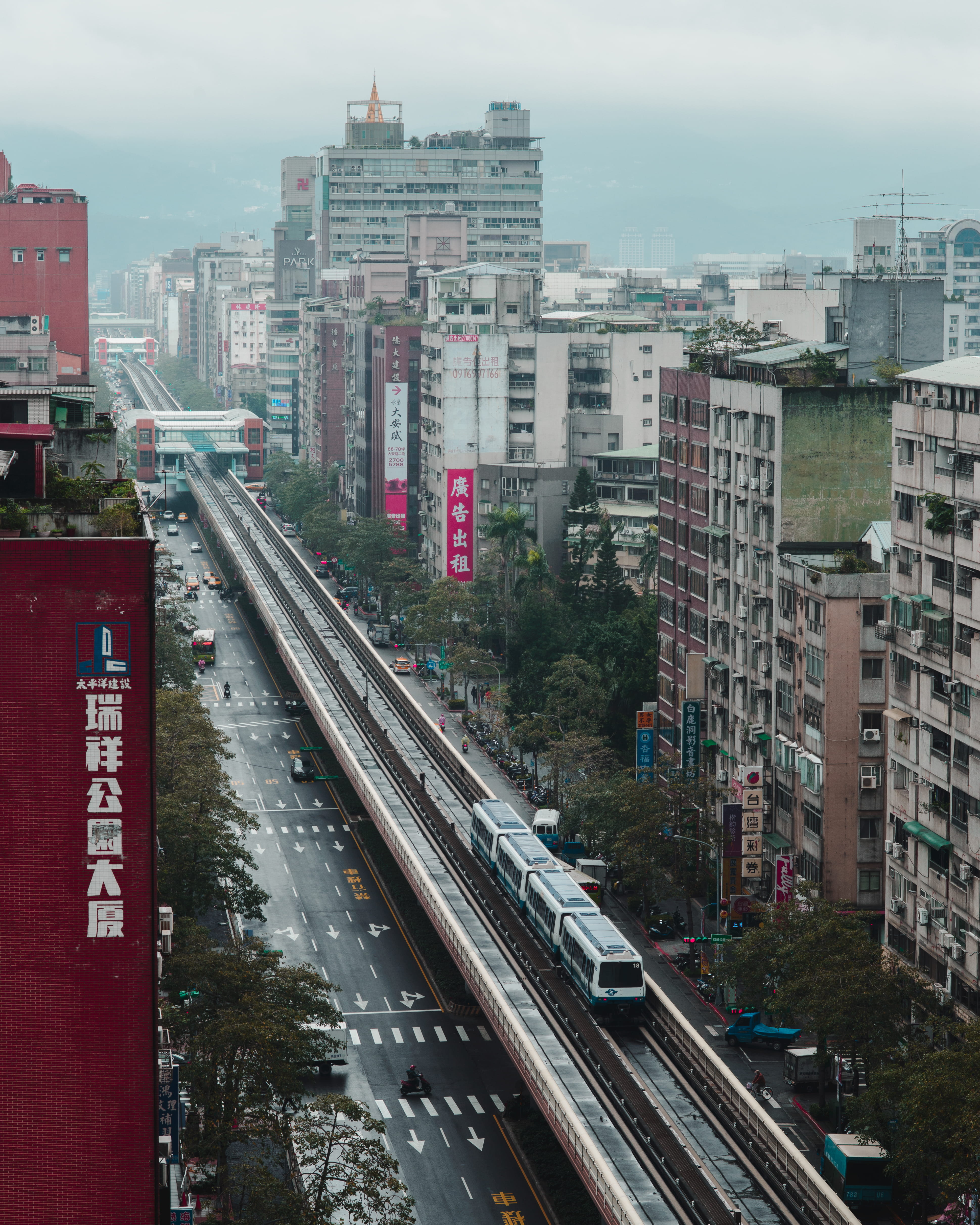 building, rail transportation, traffic, modern, outdoors, road, da’an district, city, street, car, built structure, daan, taiwan, transportation, sky, multiple lane highway, Phone HD Wallpaper