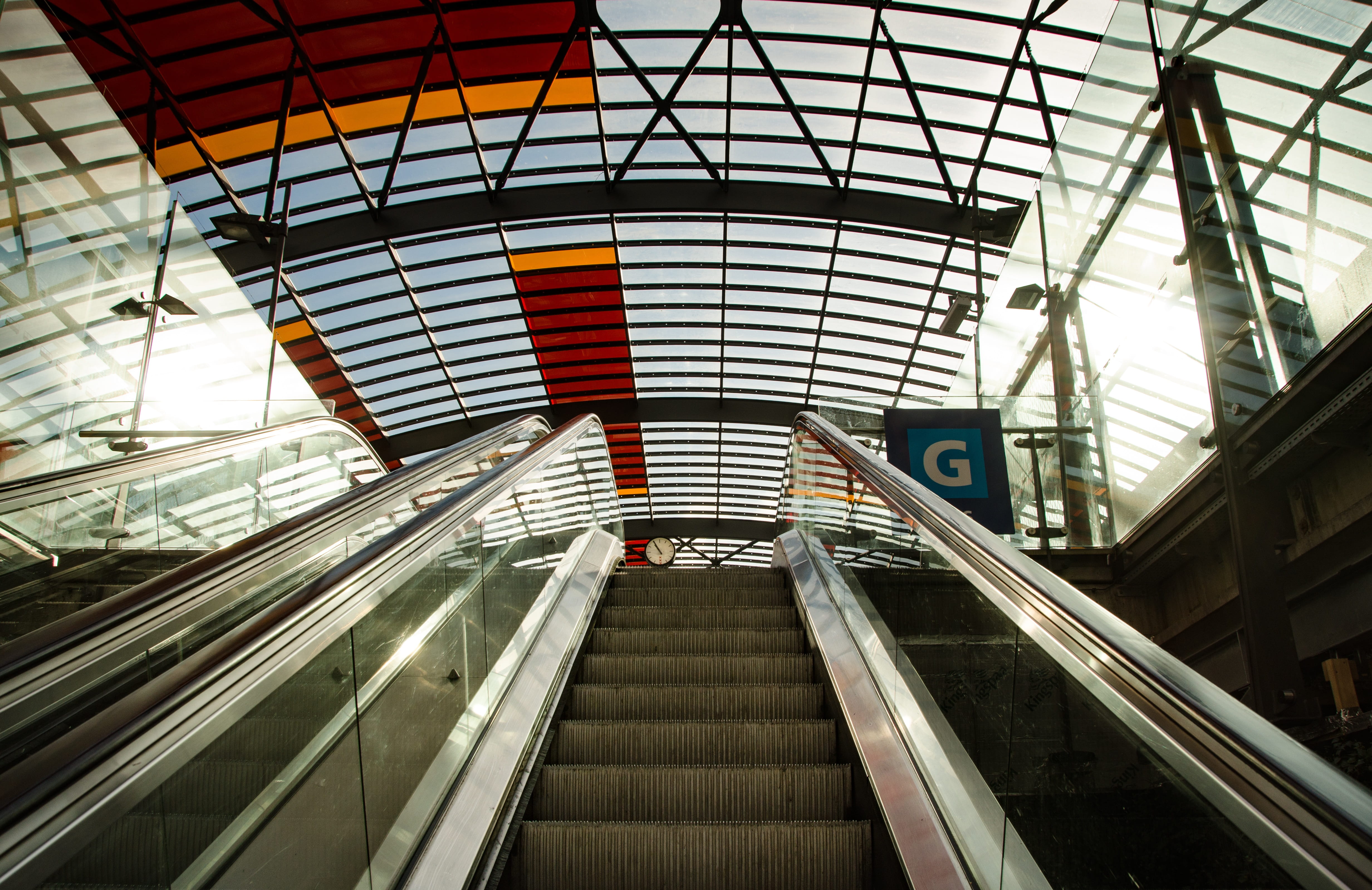 station, travel, subway station, public transportation, ceiling, modern, airport, subway, public, pattern, futuristic, transit, moving walkway, staircase, HD Wallpaper