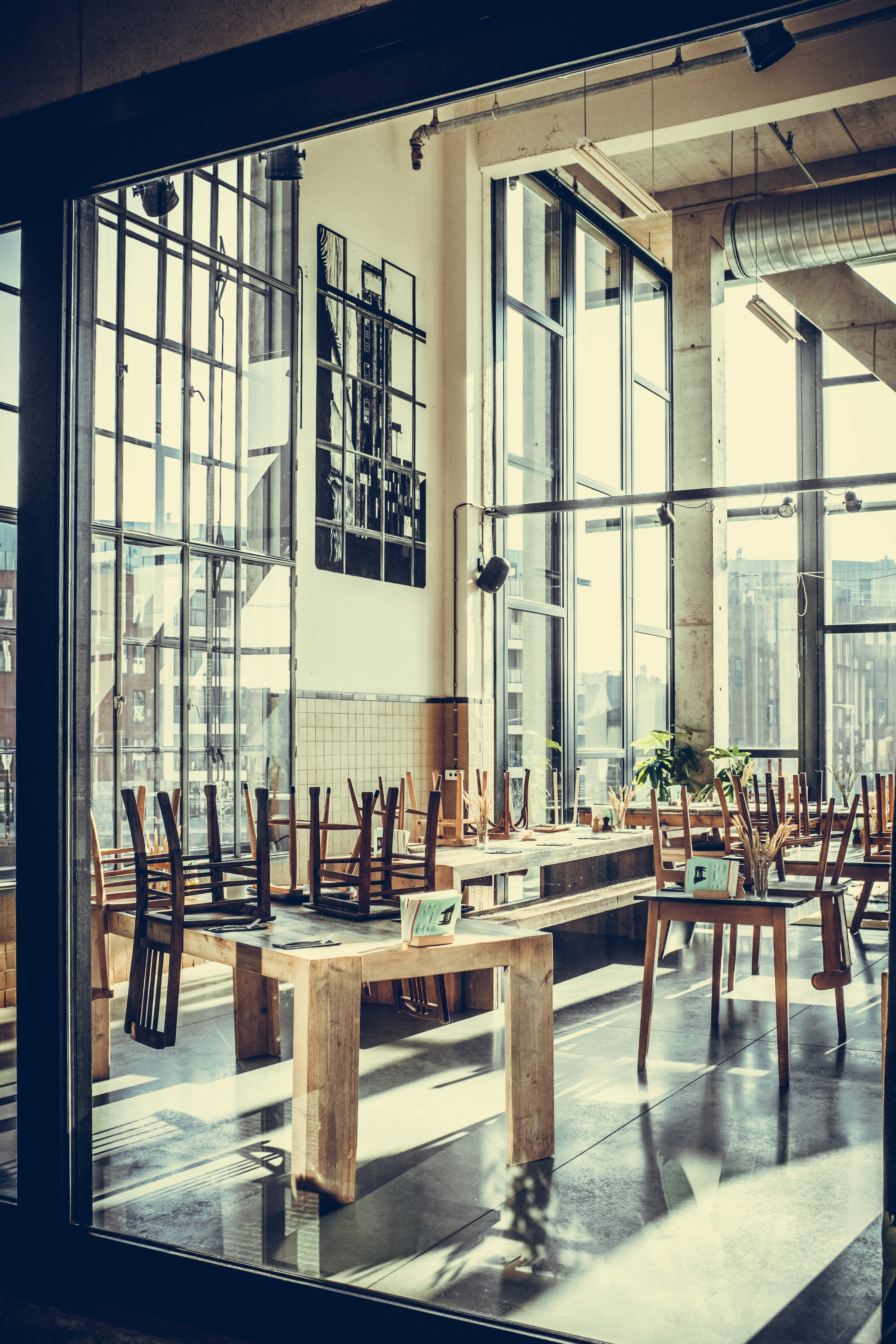 5K, light, cafe, cafetaria, transparent, dinner, window, business, no people, club, staircase, table, wood, seat, built structure, leuven, setting, architecture, Phone HD Wallpaper