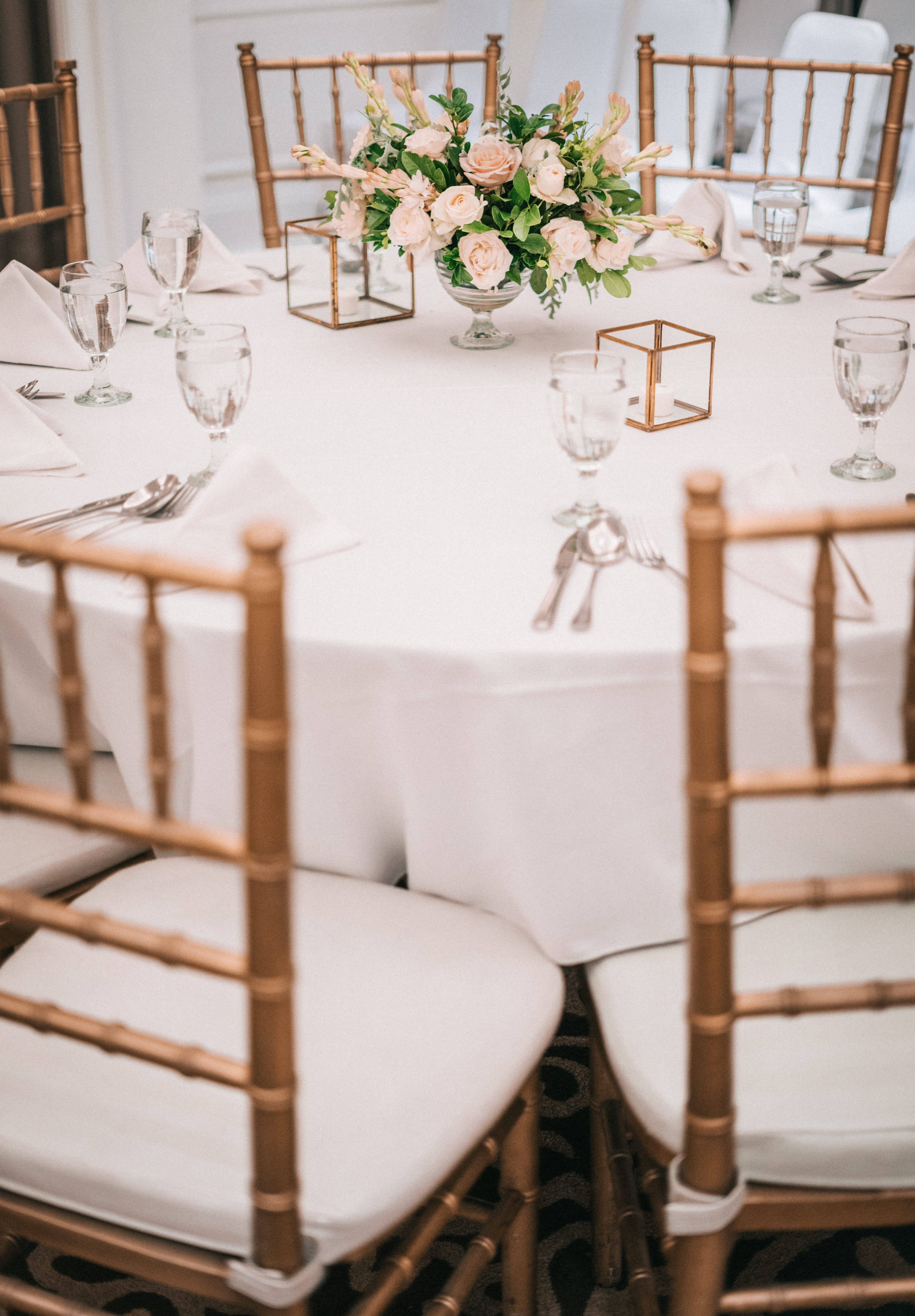 arrangement, flowers, empty, place setting, inside, glass, seat, room, potted plant, setting, top, knives, fork, flower arrangement, white color, plant, Phone HD Wallpaper