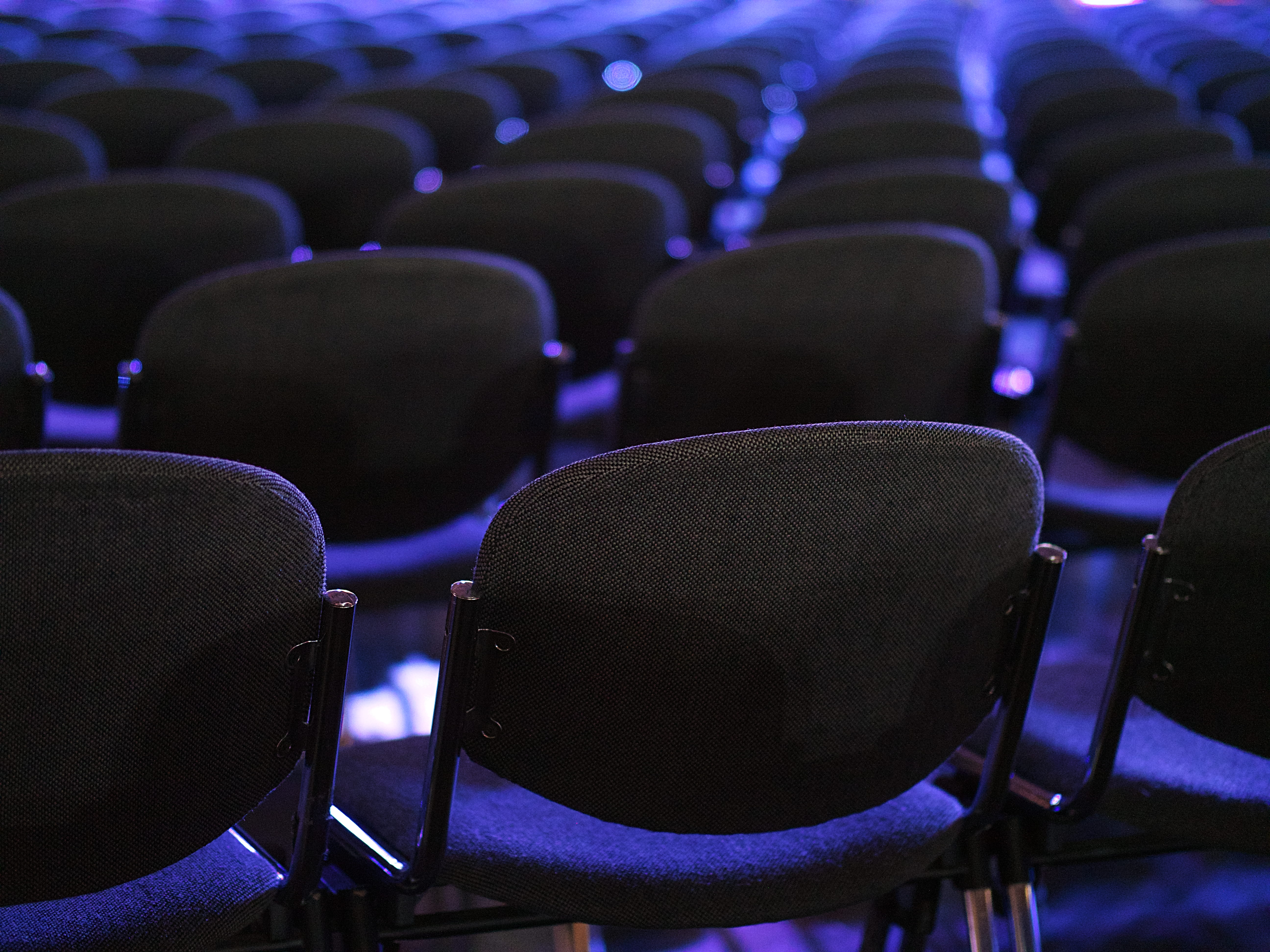 indoors, arts culture and entertainment, blue, focus on foreground, chair, conference, large group of objects, hall, black, chairs, anticipation, movie theater, HD Wallpaper