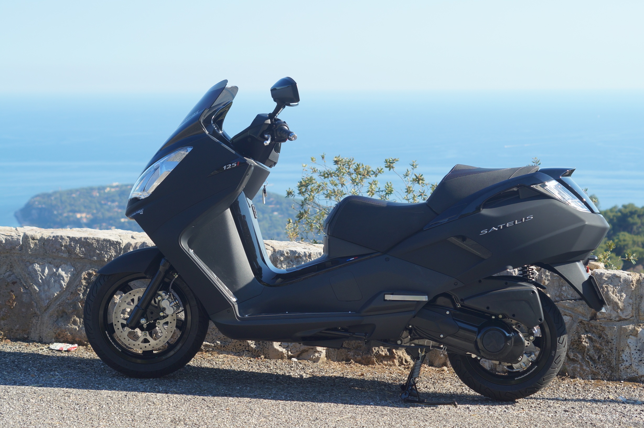 no people, motor scooter, day, mode of transportation, scooter, land vehicle, water, peugeot, black edition, horizon over water, sea, sunlight, outdoors, HD Wallpaper