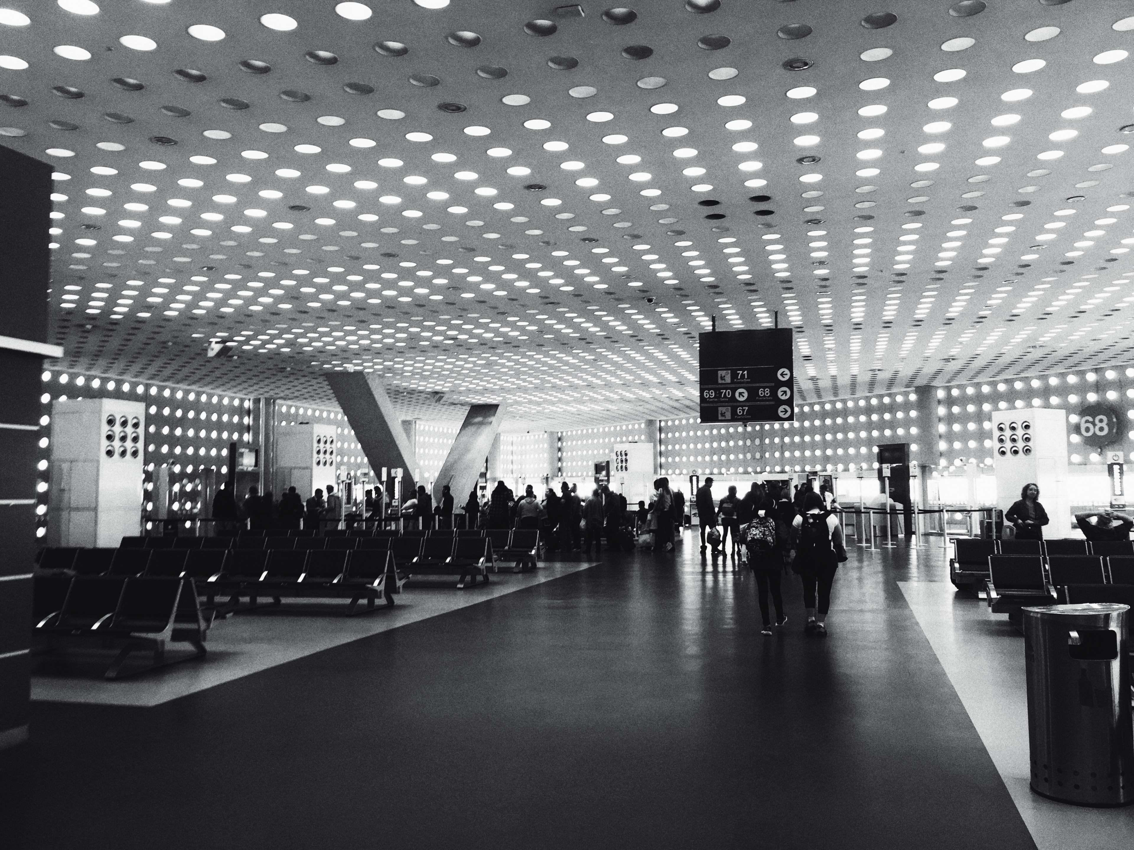 room, women, crowd, built structure, adults, lighting equipment, black and white, large group of people, flooring, person, indoors, real people, architecture, HD Wallpaper