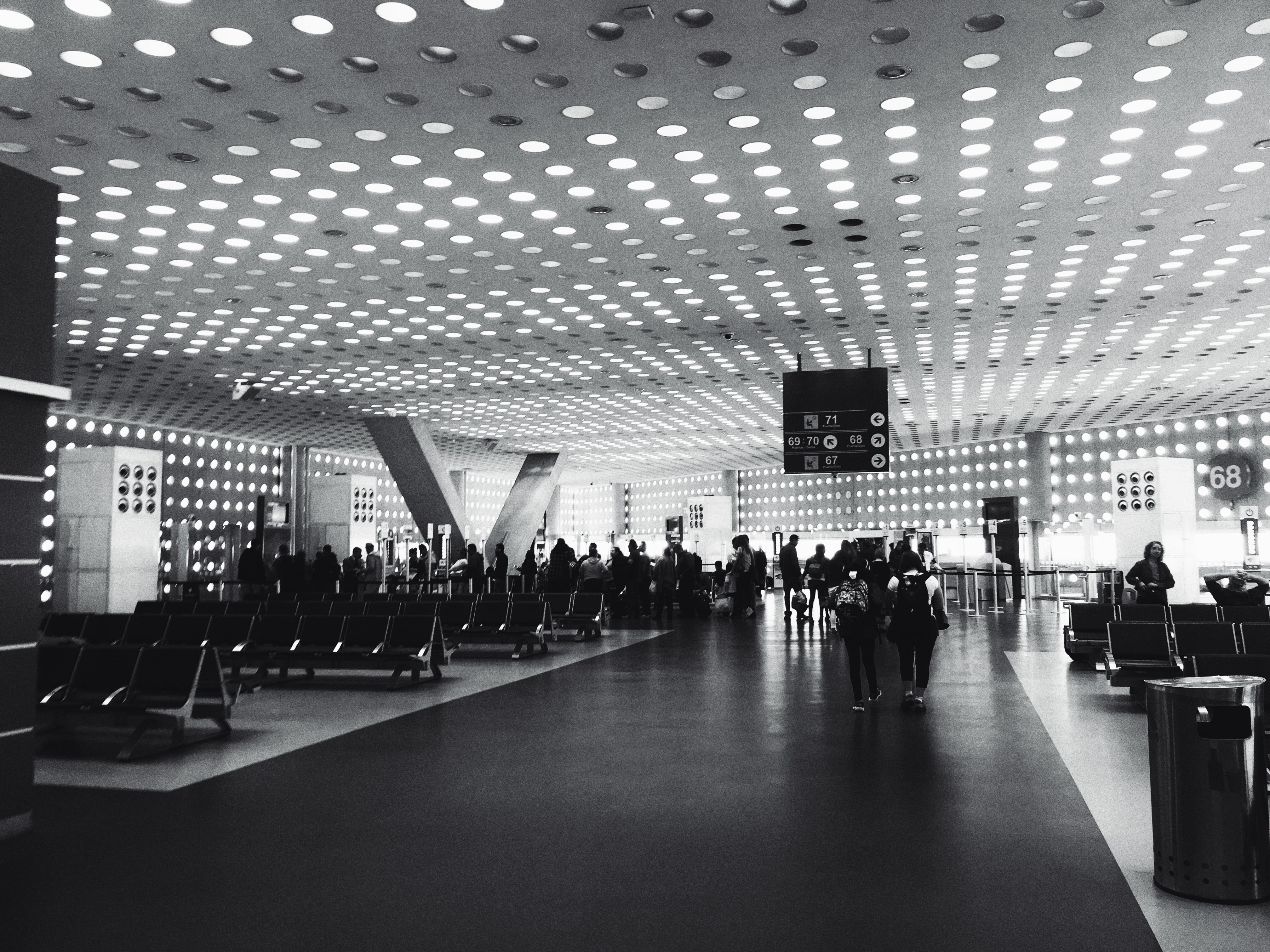 waiting area, large group of people, transportation, architecture, indoors, subway system, built structure, lifestyles, group, modern, business, adults, HD Wallpaper