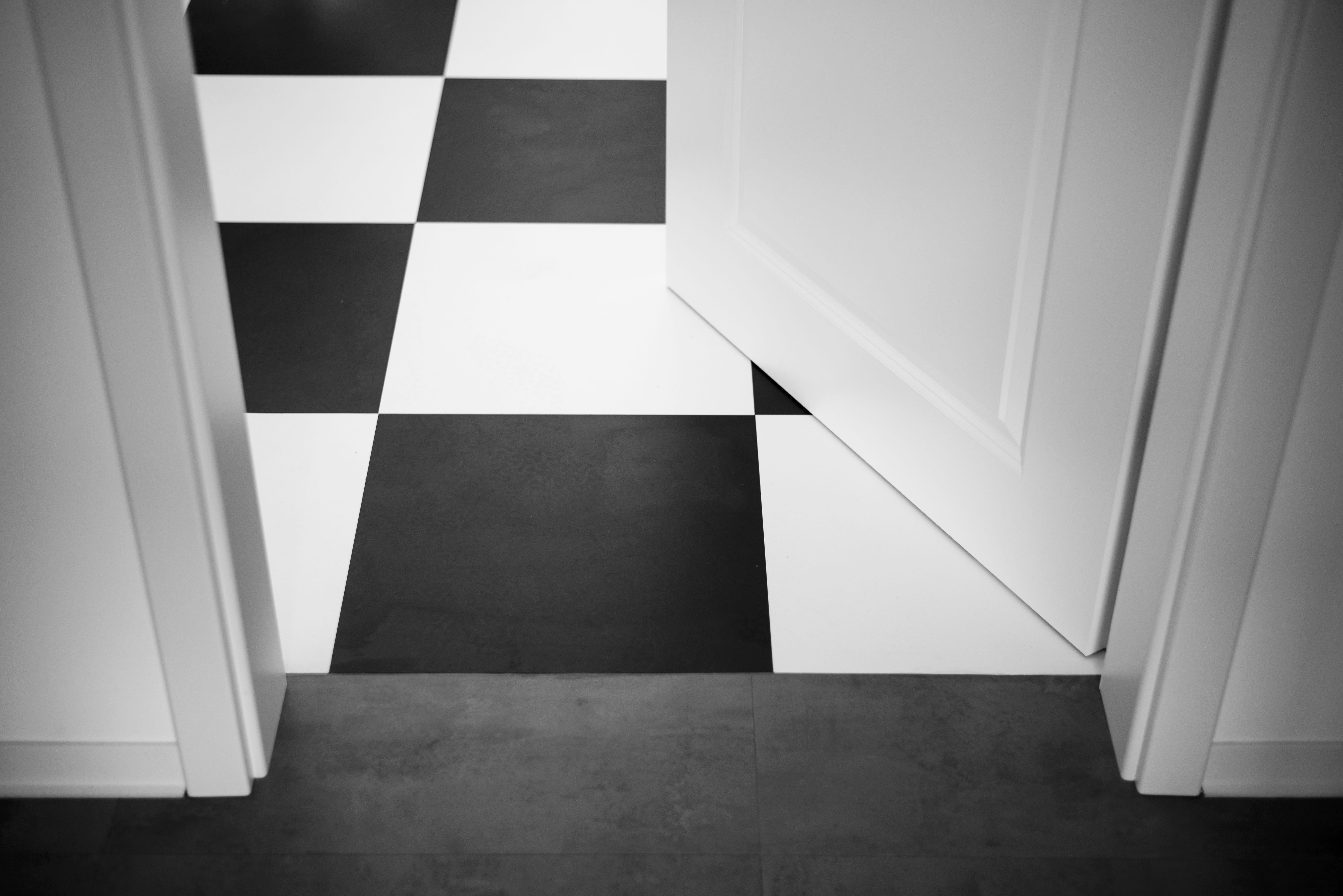 space, wall - building feature, white color, black and white, sunlight, diner, building, floor, architectural column, close-up, day, chess board, american kitchen, HD Wallpaper