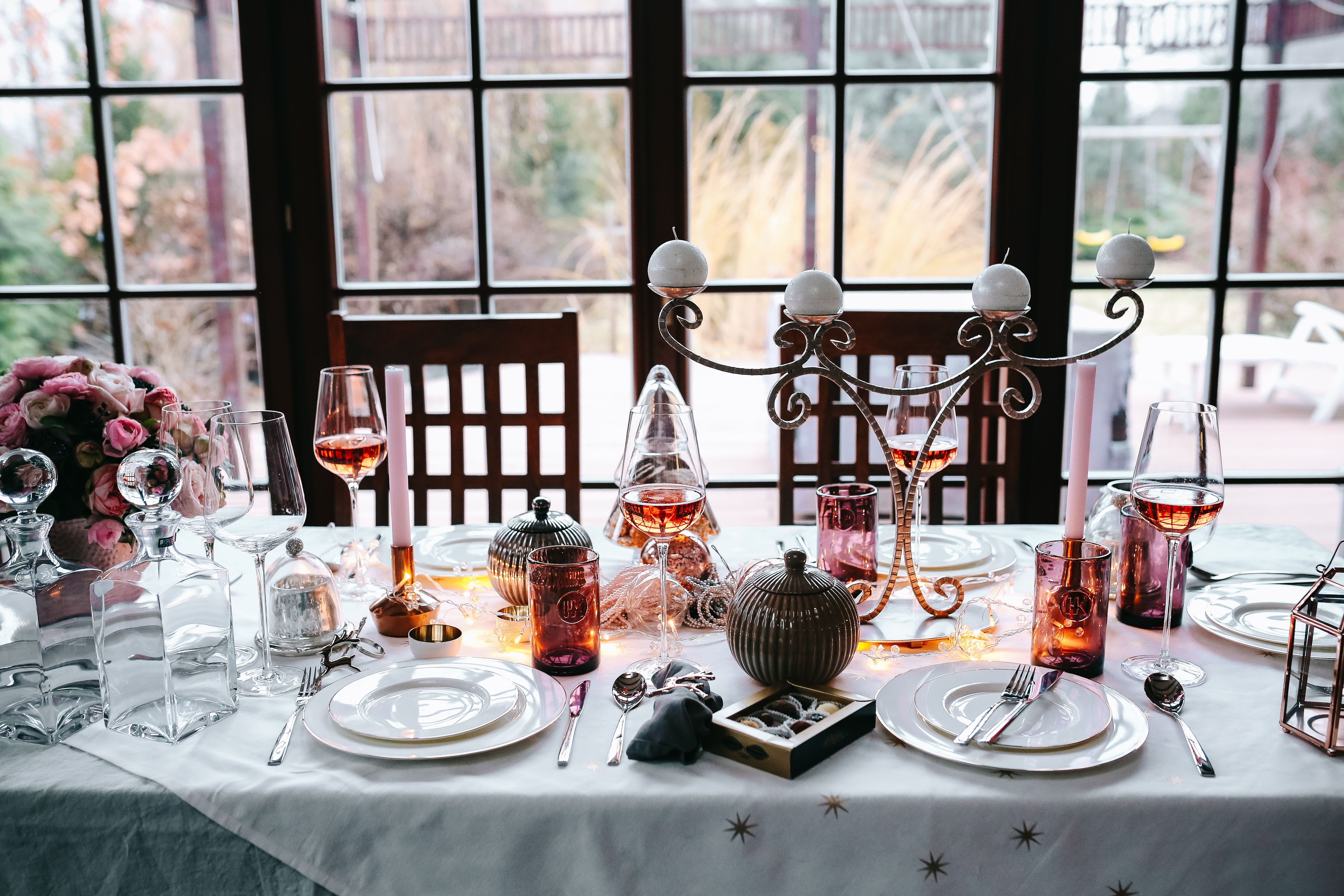 indoors, container, glass - Material, holiday, xmas, large group of objects, crockery, drinking Glass, glass, table set, food and drink, decorations, glamour, HD Wallpaper