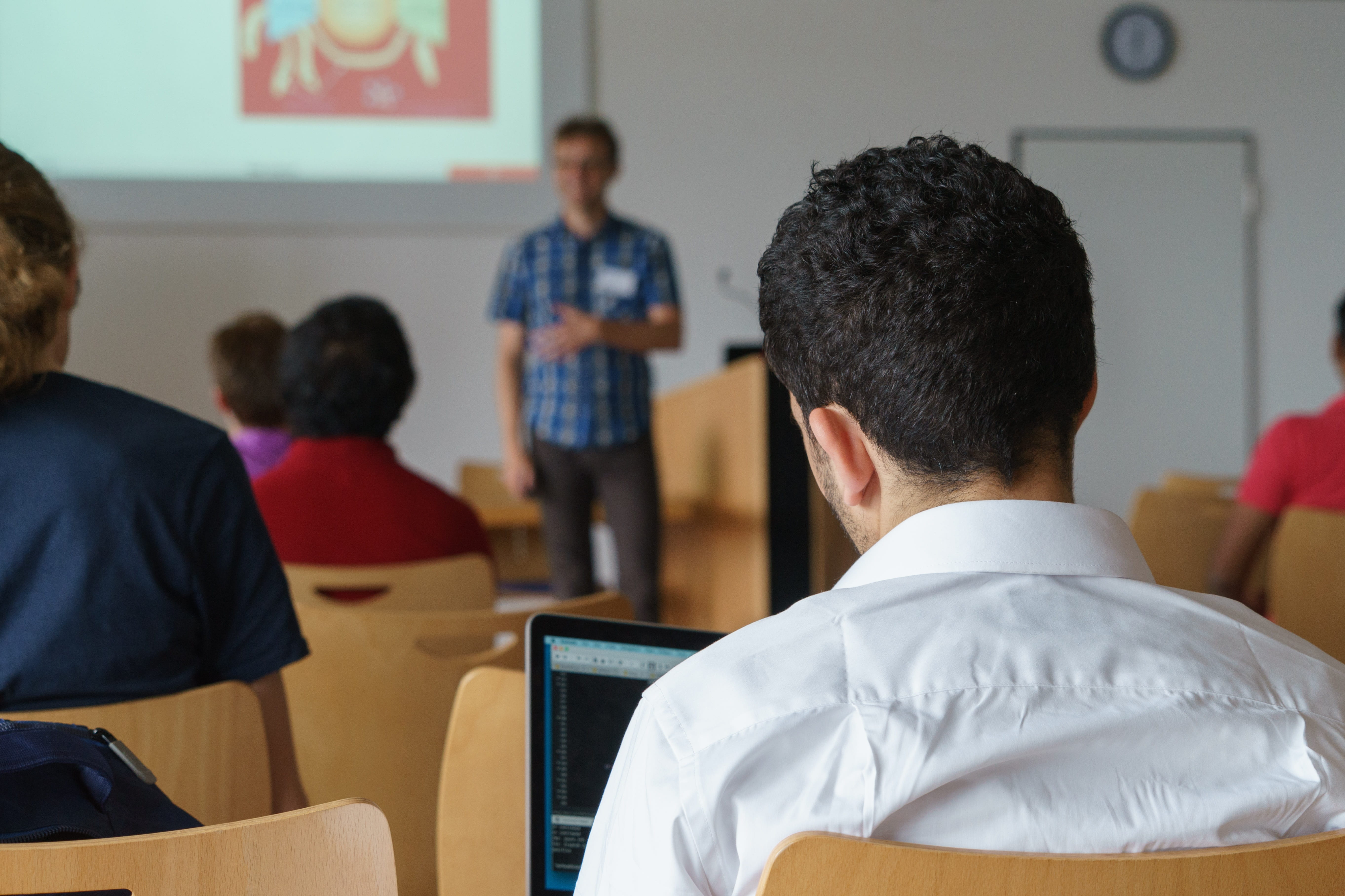 group, real people, men, table, males, learning, teaching, lecture, rear view, focus on foreground, teach, people, speakers, mature men, chair, listening, HD Wallpaper