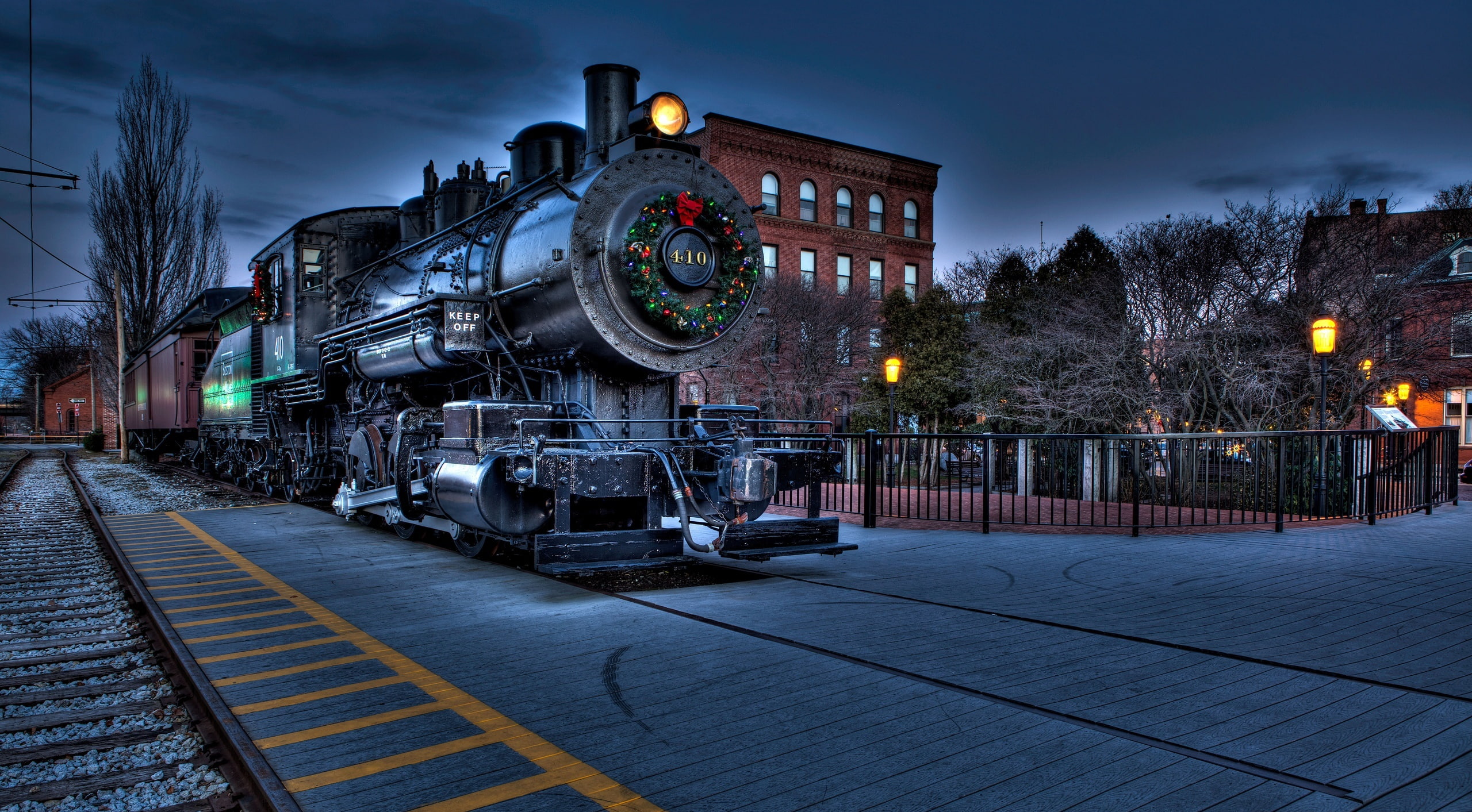 transportation, locomotive, night, plant, outdoors, train, architecture, sky, Trains, travel, nature, building exterior, lighting equipment, no people, HD Wallpaper