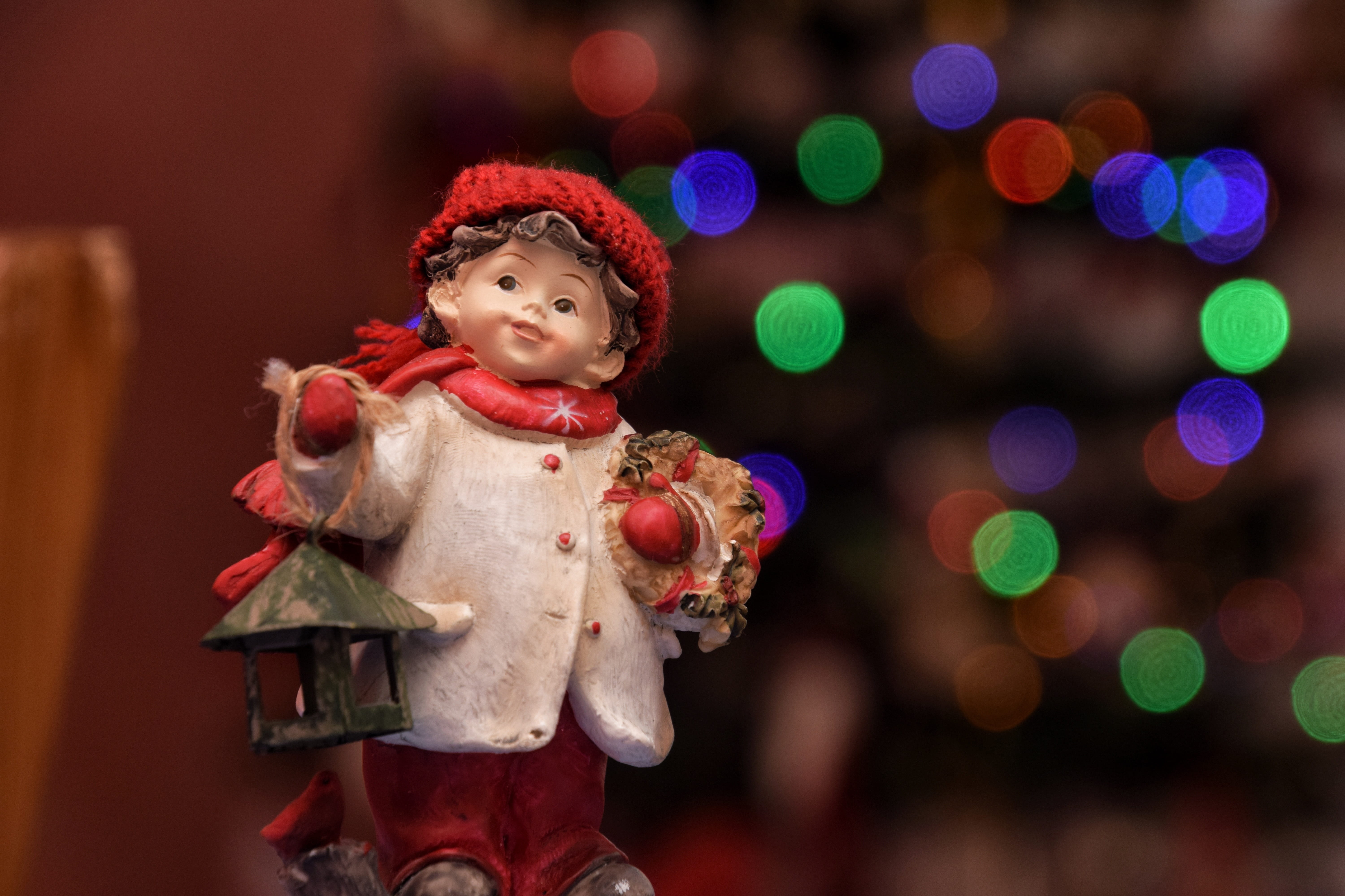 greetings, festivals, color, offspring, gleaming, focus on foreground, front view, love, background, lights, christmas tree, gift, decoration, merry christmas, HD Wallpaper