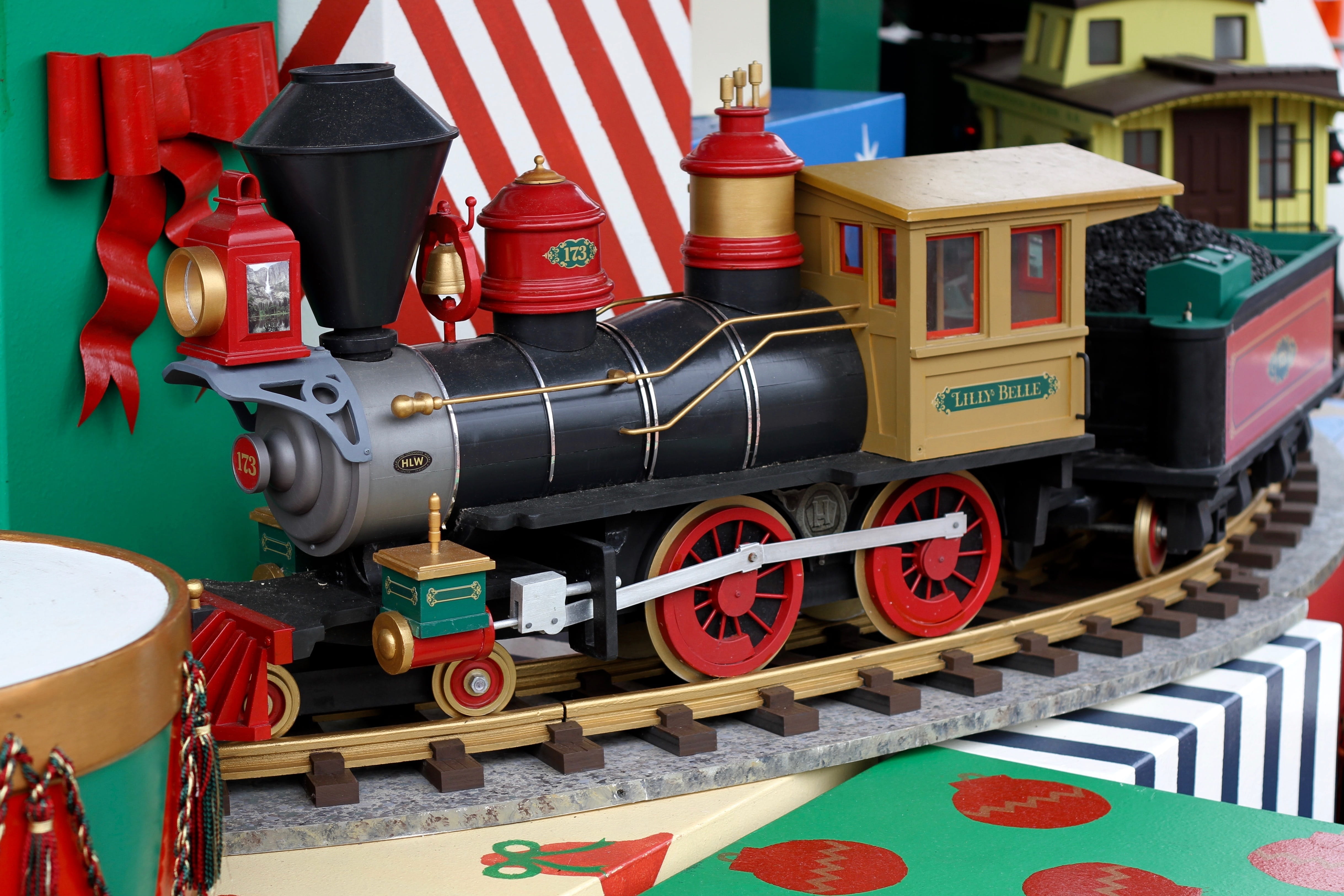 sunlight, track, traditional, land vehicle, architecture, rail transportation, close-up, retro styled, christmas, Toy, steam train, Decoration, mode of transportation, HD Wallpaper