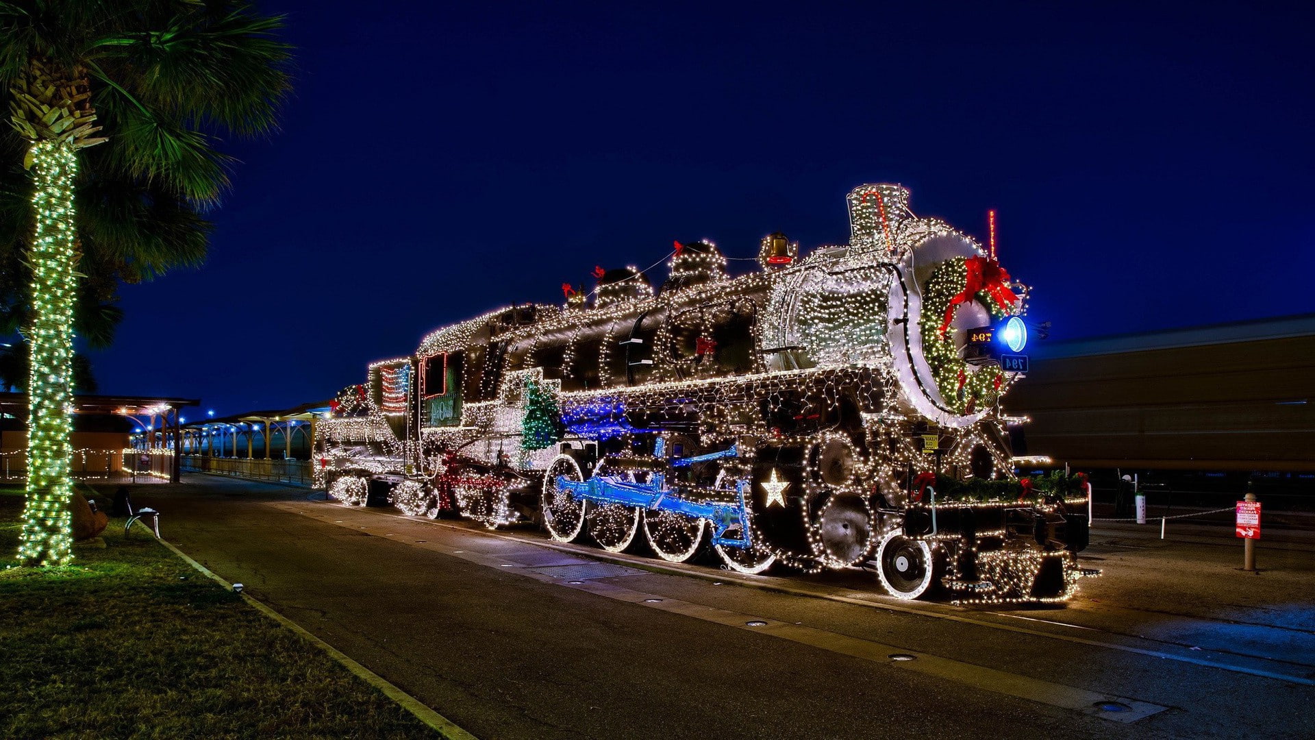 building exterior, built structure, no people, Christmas Lights, transportation, illuminated, outdoors, 1080P, Train, Steam Locomotive, christmas decoration, HD Wallpaper