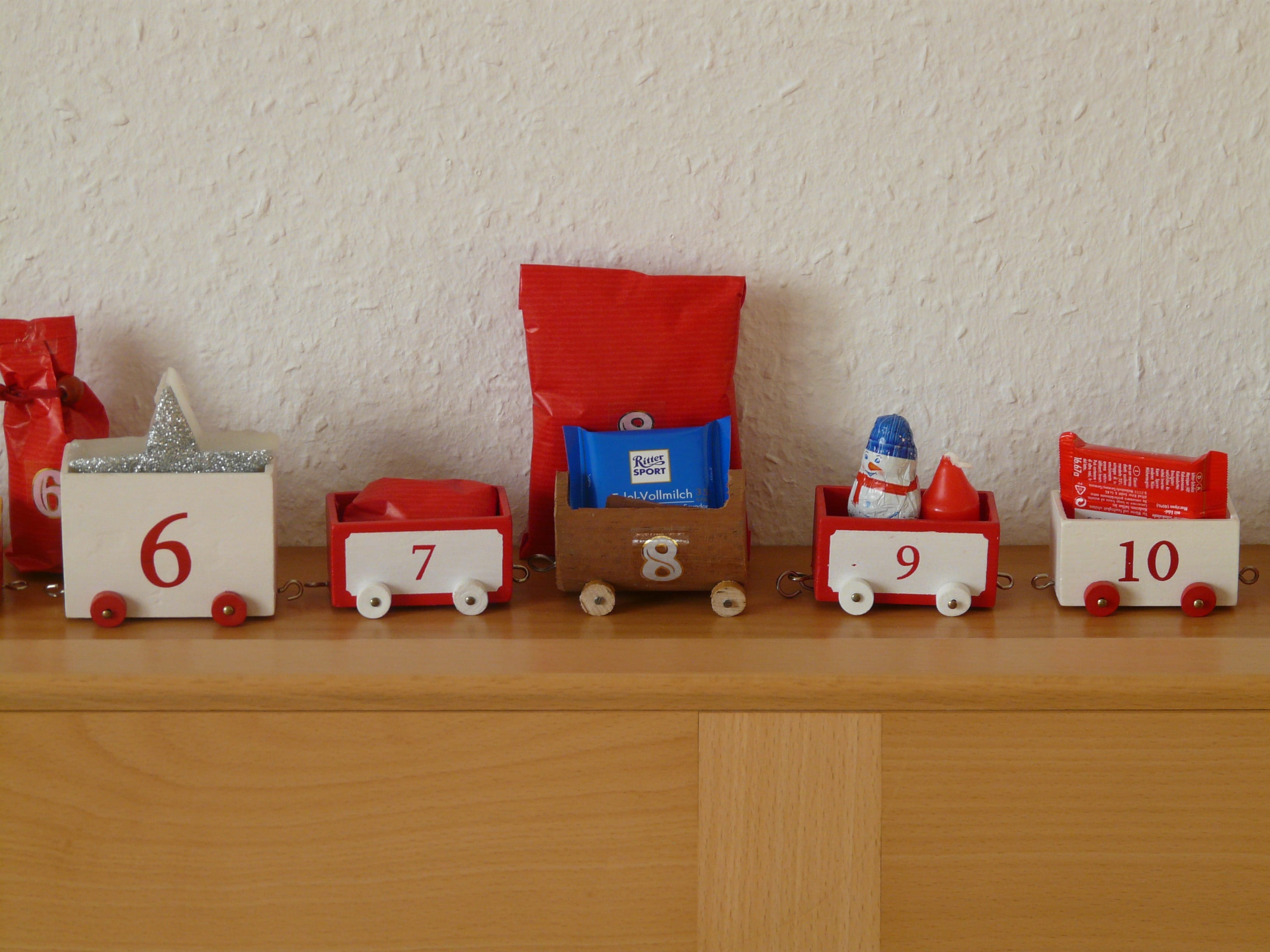 wagons, decoration, packed, gift, letter, box - Container, christmas, wooden train, close-up, wood - Material, multi colored, group of objects, Gifts, wall - building feature, HD Wallpaper