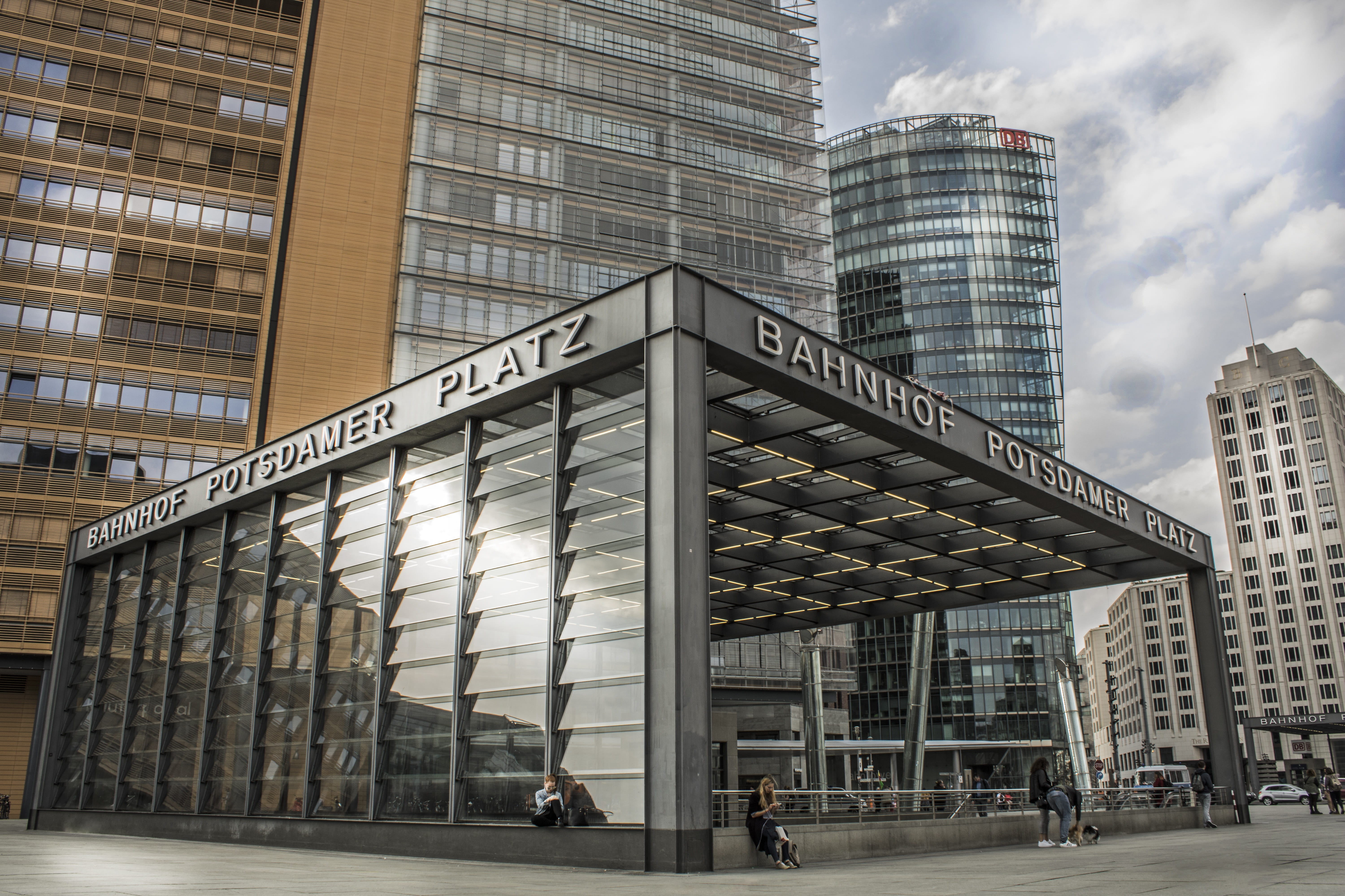 skyscraper, outdoors, railway station, city, people, tall - high, office, office building exterior, architecture, day, tower, built structure, building, HD Wallpaper