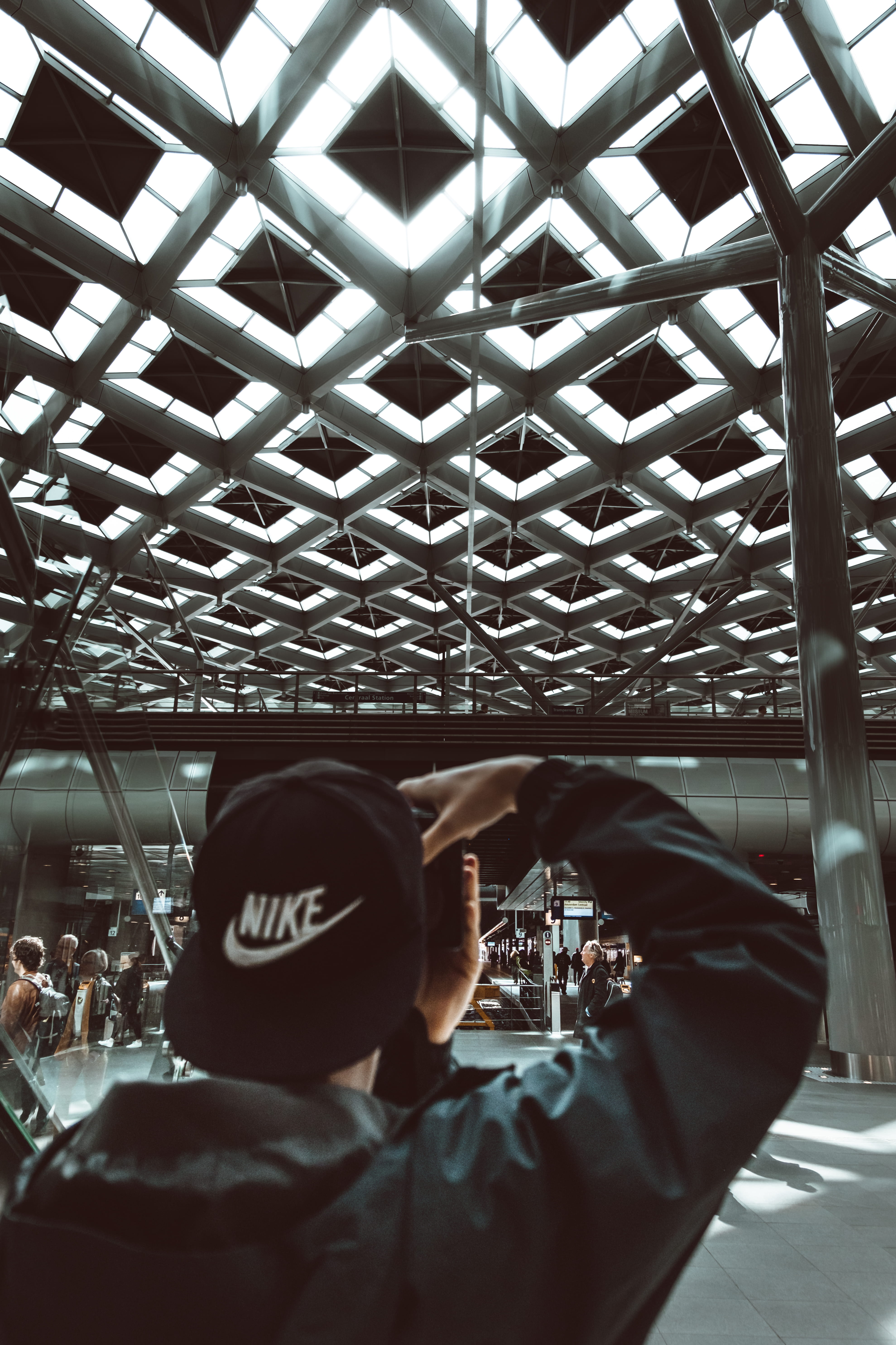 photoshoot, brimmed, lightning, men, event, holding, people, camera, indoors, headshot, arts culture and entertainment, man, portrait, flat, dark, nike, Phone HD Wallpaper