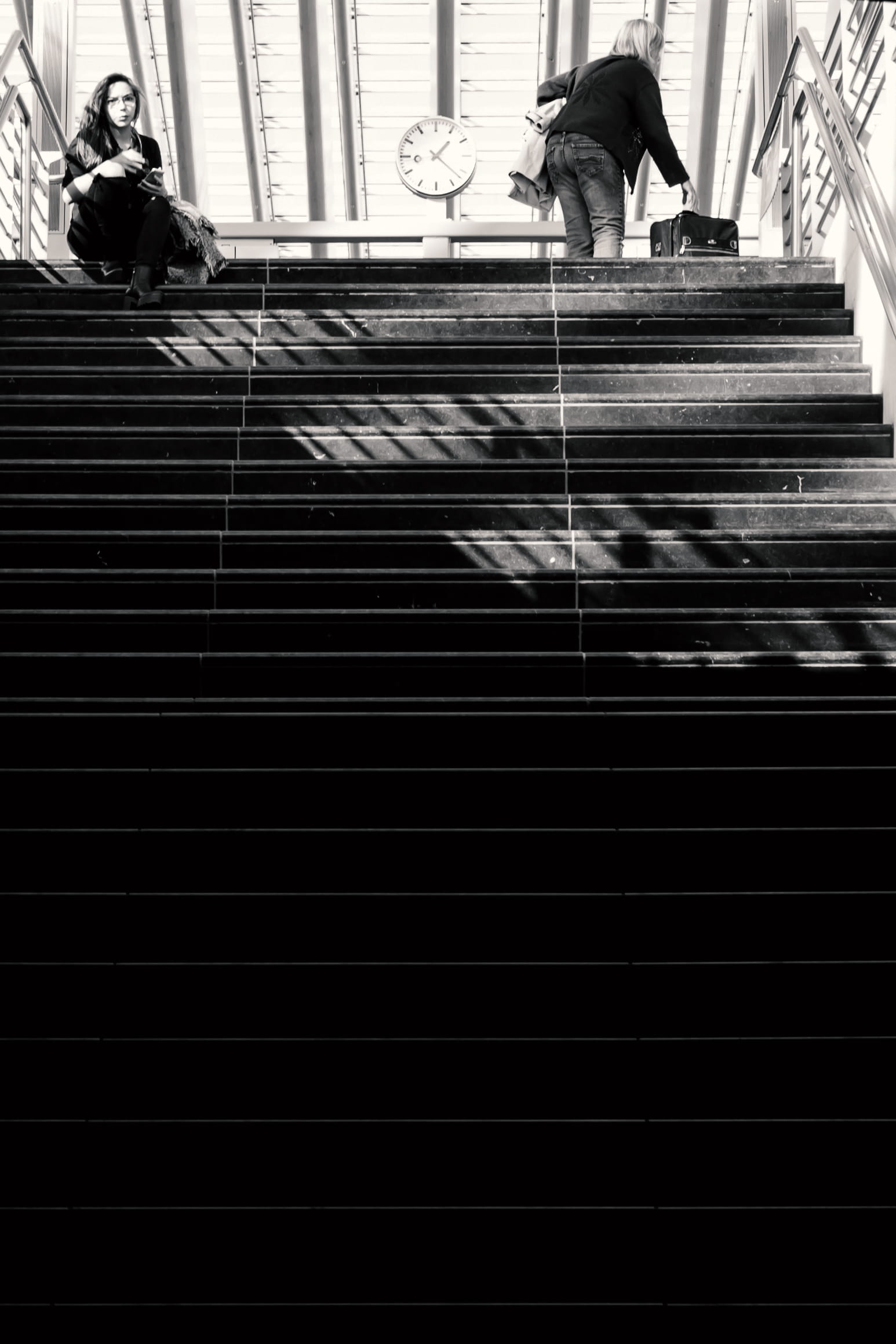 black, staircase, black and white, women, waiting, liège, stairs, rear view, men, railing, one person, architecture, blackandwhite, real people, woman, Phone HD Wallpaper