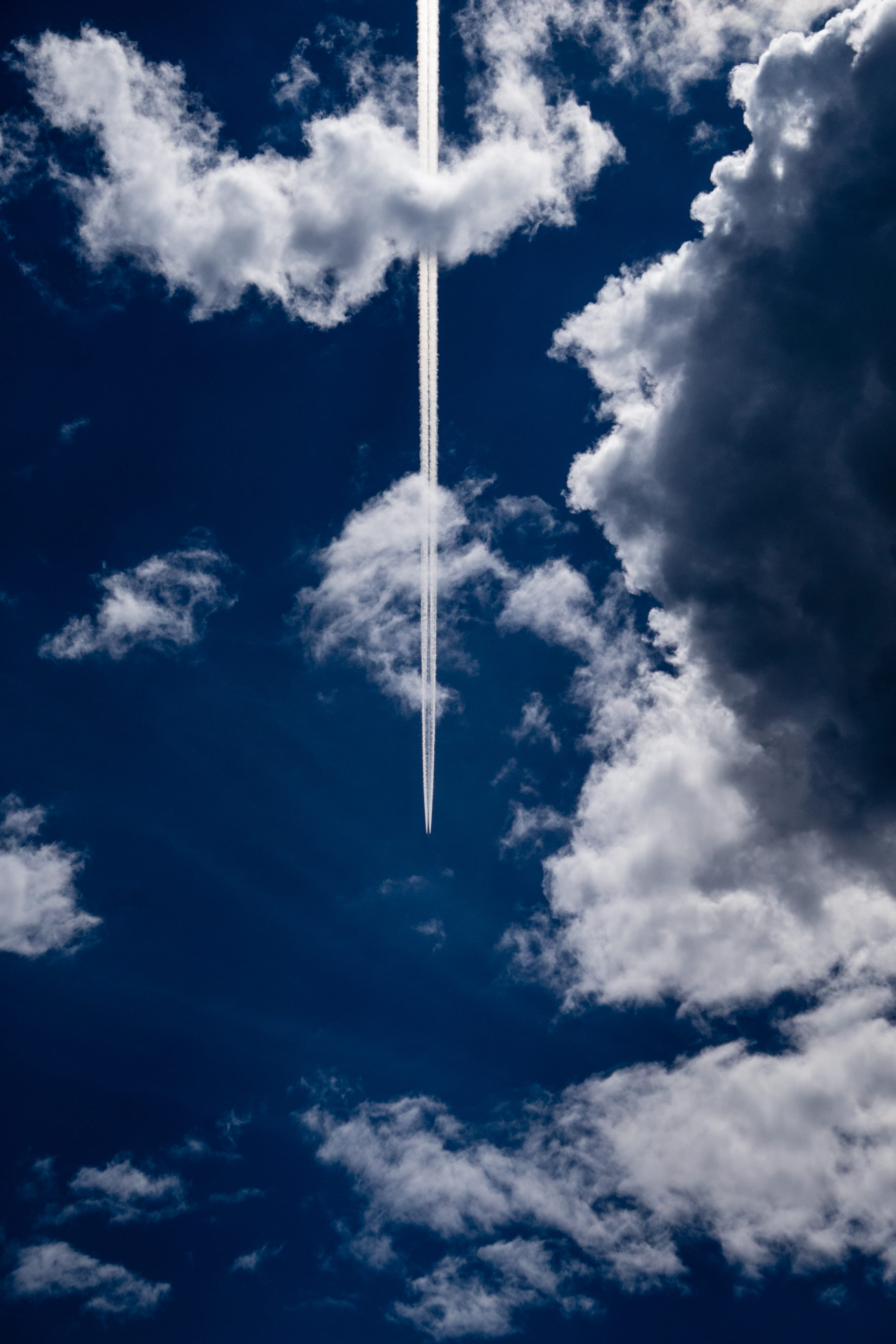 beauty in nature, moment, sunny, airplane, color, outdoors, scenics - nature, 4K, cloud - sky, sky, tranquil scene, white color, tranquility, great, flying, Phone HD Wallpaper