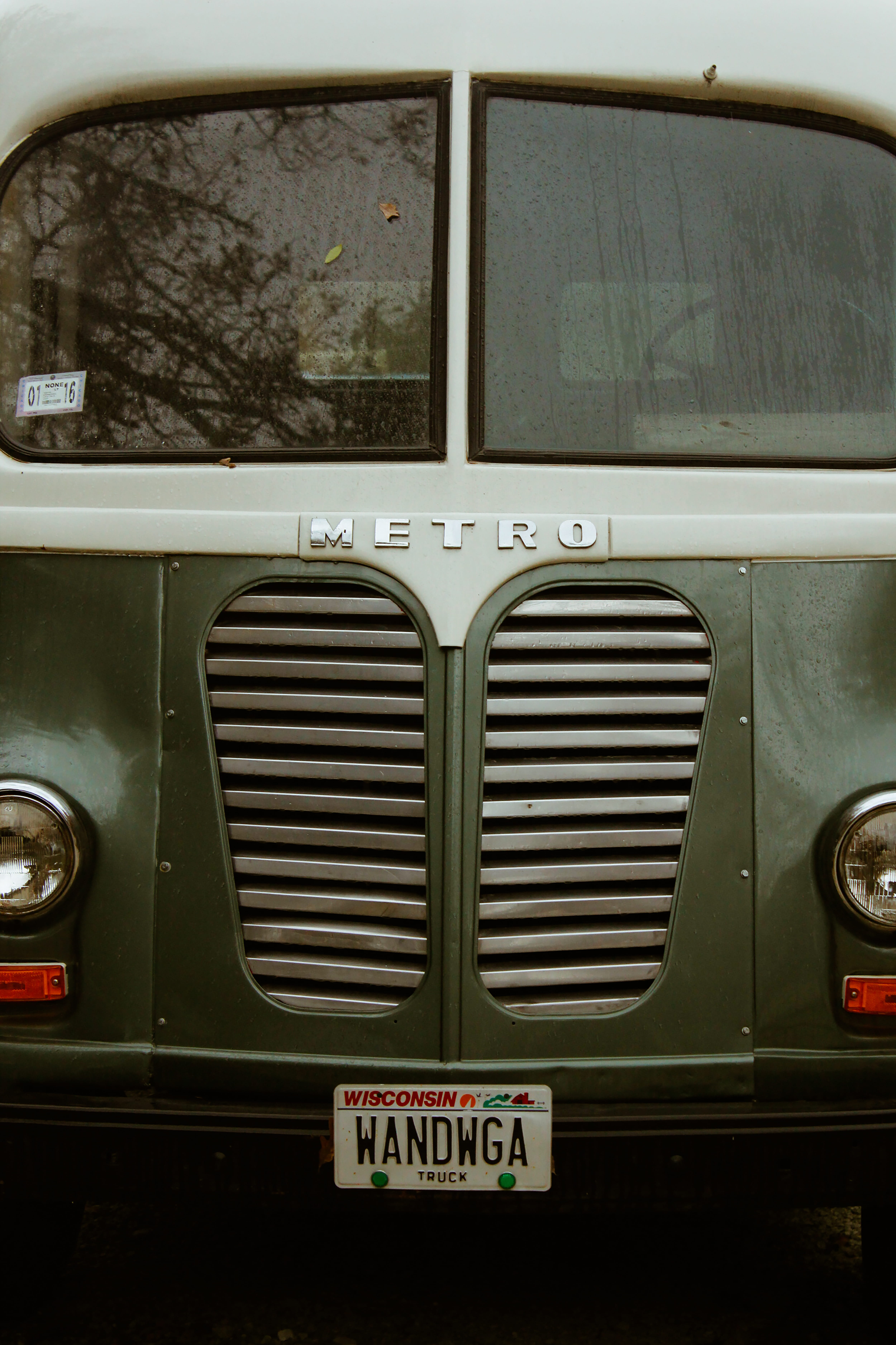 green vintage, day, logo, mode of transportation, old, transportation, motor vehicle, headlight, light, trademark, close-up, western script, van design, Phone HD Wallpaper