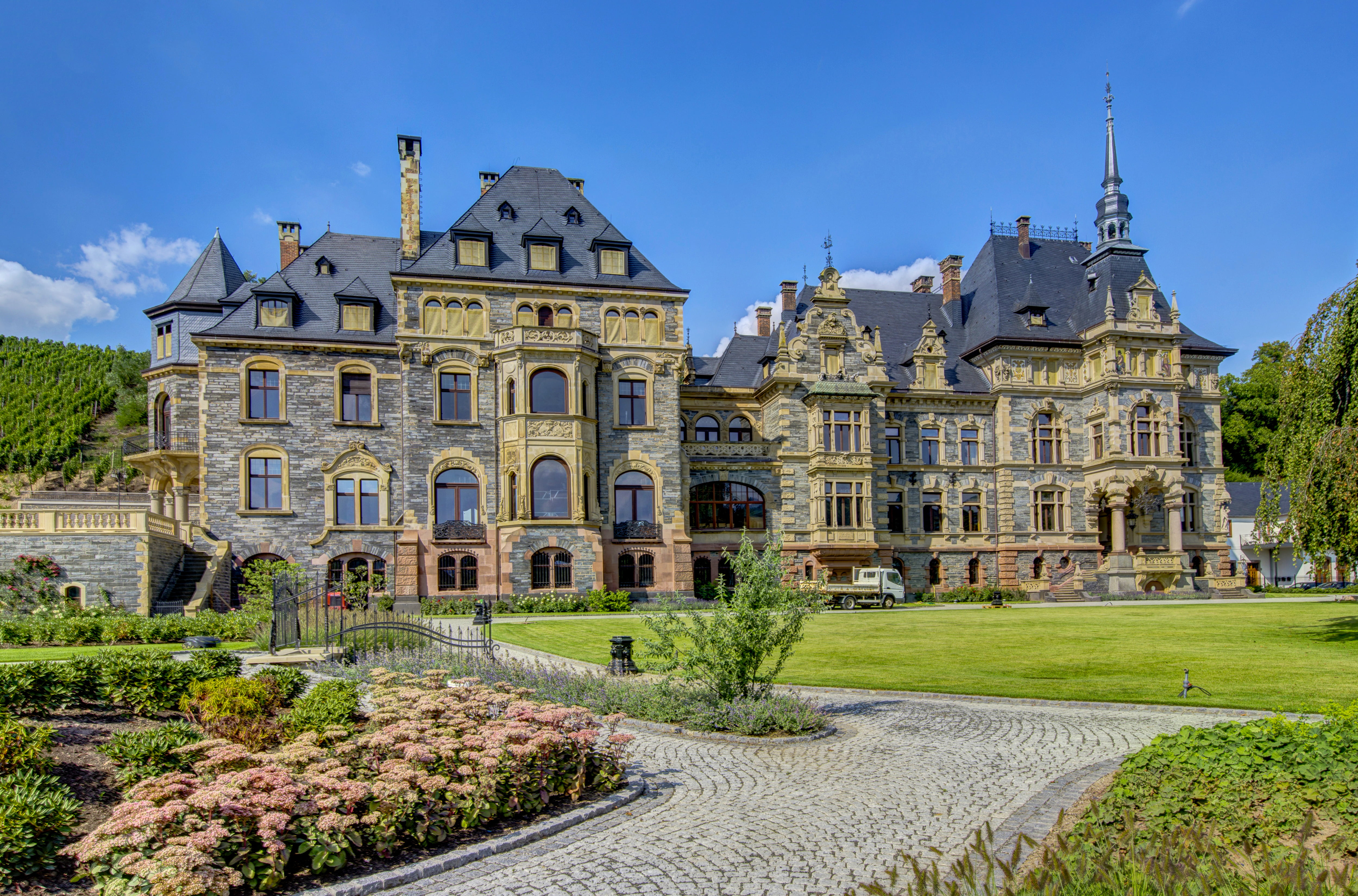 grass, nature, residential district, Lieser, building exterior, outdoors, clear sky, history, travel destinations, mansion, blue, day, the past, architecture, HD Wallpaper