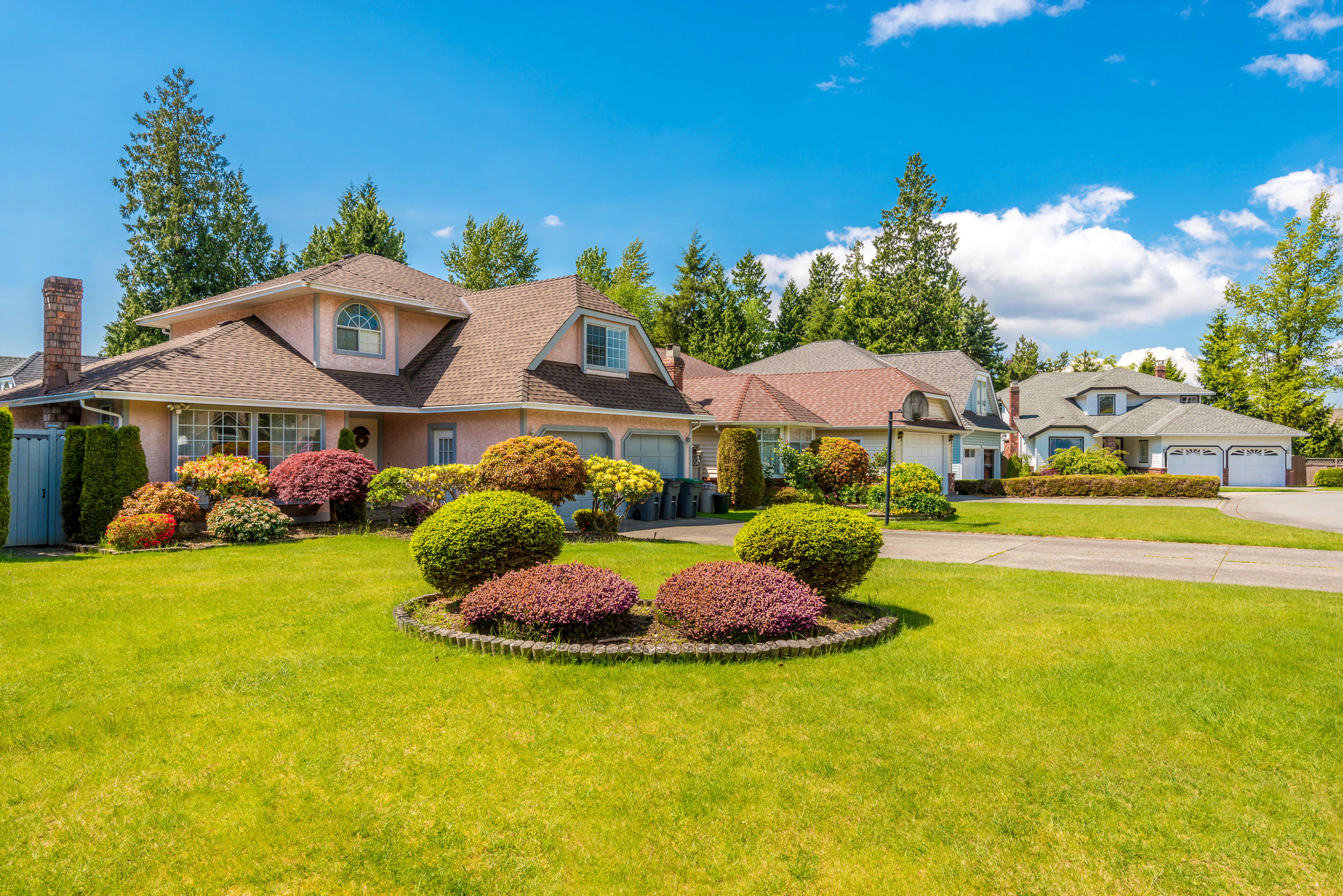 grass, clouds, home, greens, mansions, track, beds, the sun, 4K, lawns, the sky, HD Wallpaper