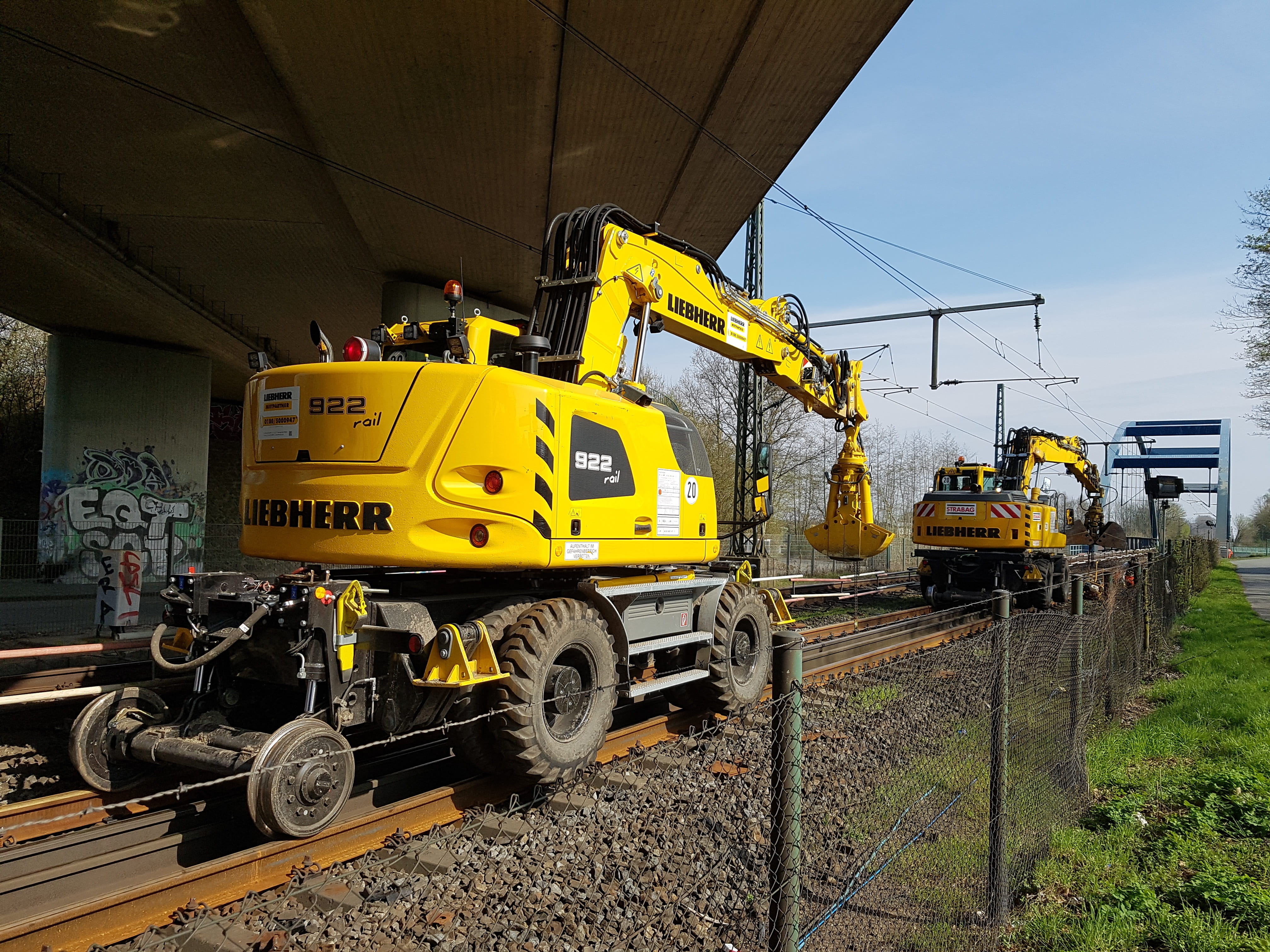 sky, track bed, maintenance machine, architecture, motor vehicle, rail transportation, Construction, cable, no people, machinery, mode of transport, train - vehicle, HD Wallpaper
