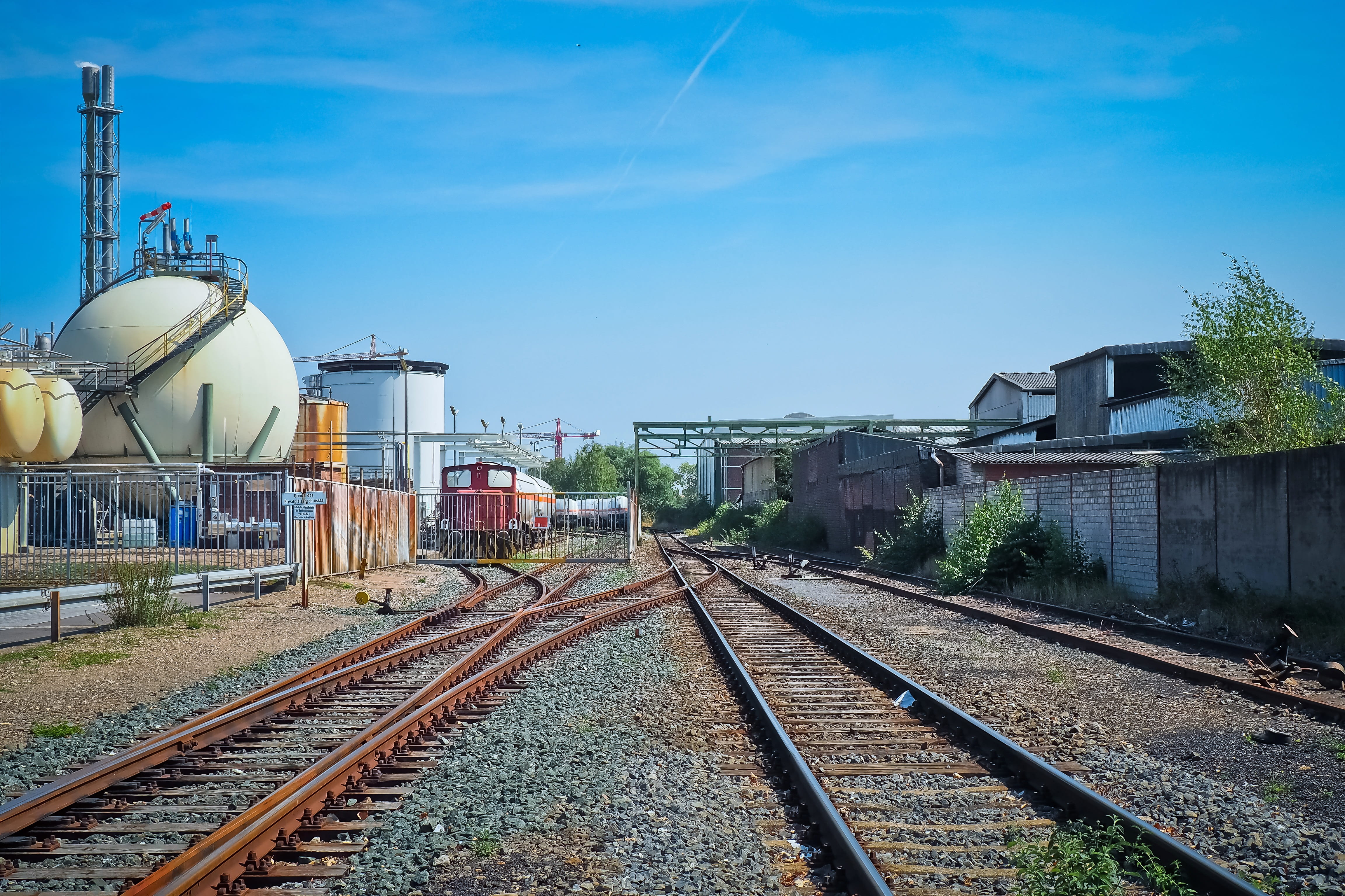 mode of transportation, train, track bed, built structure, transportation, architecture, gravel, fence, blue, no people, rail transportation, plant, 4K, HD Wallpaper