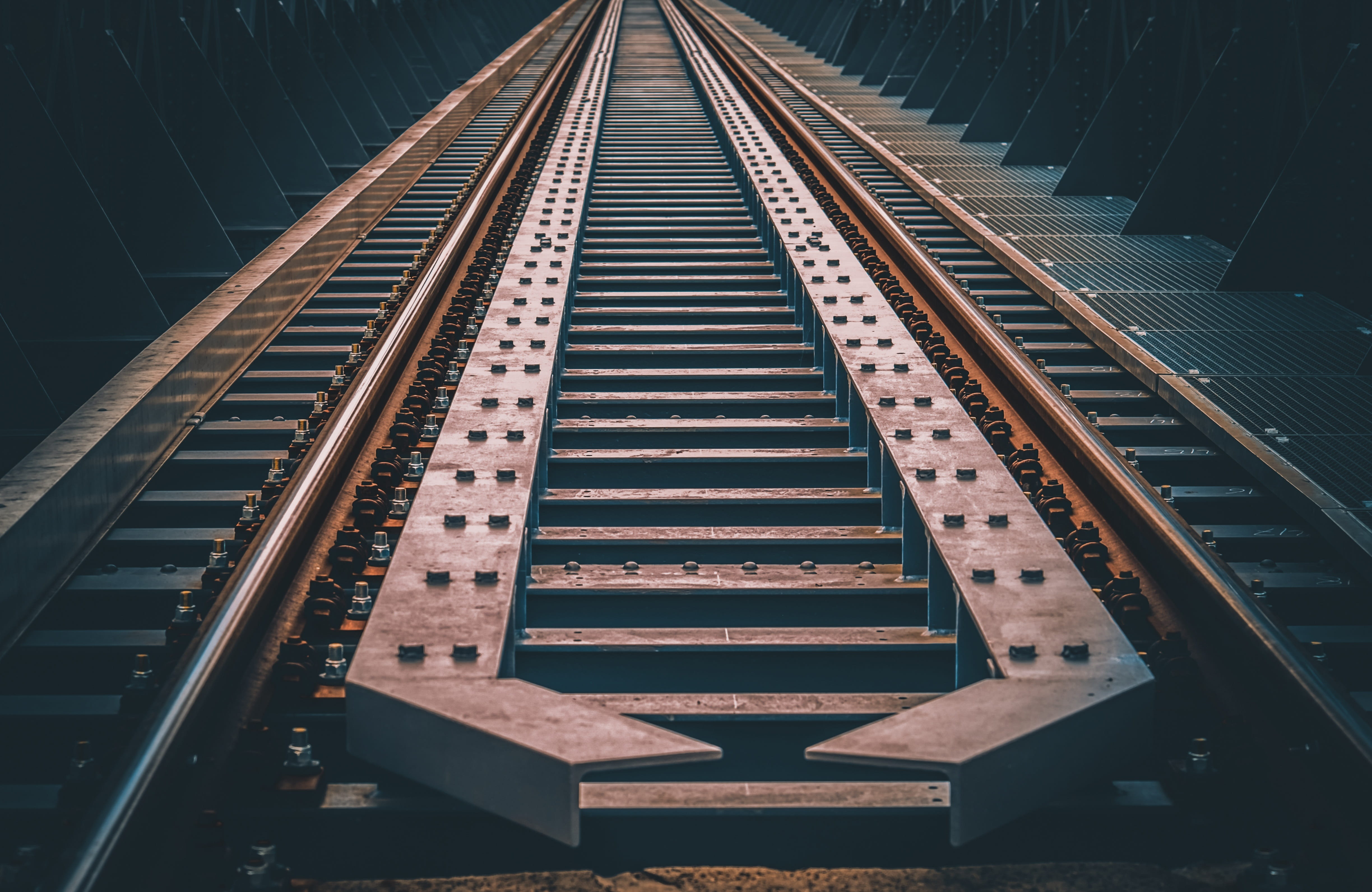 vanishing point, in a row, no people, absence, indoors, railway, diminishing perspective, pattern, railroad track, transportation, direction, traffic, transport, HD Wallpaper