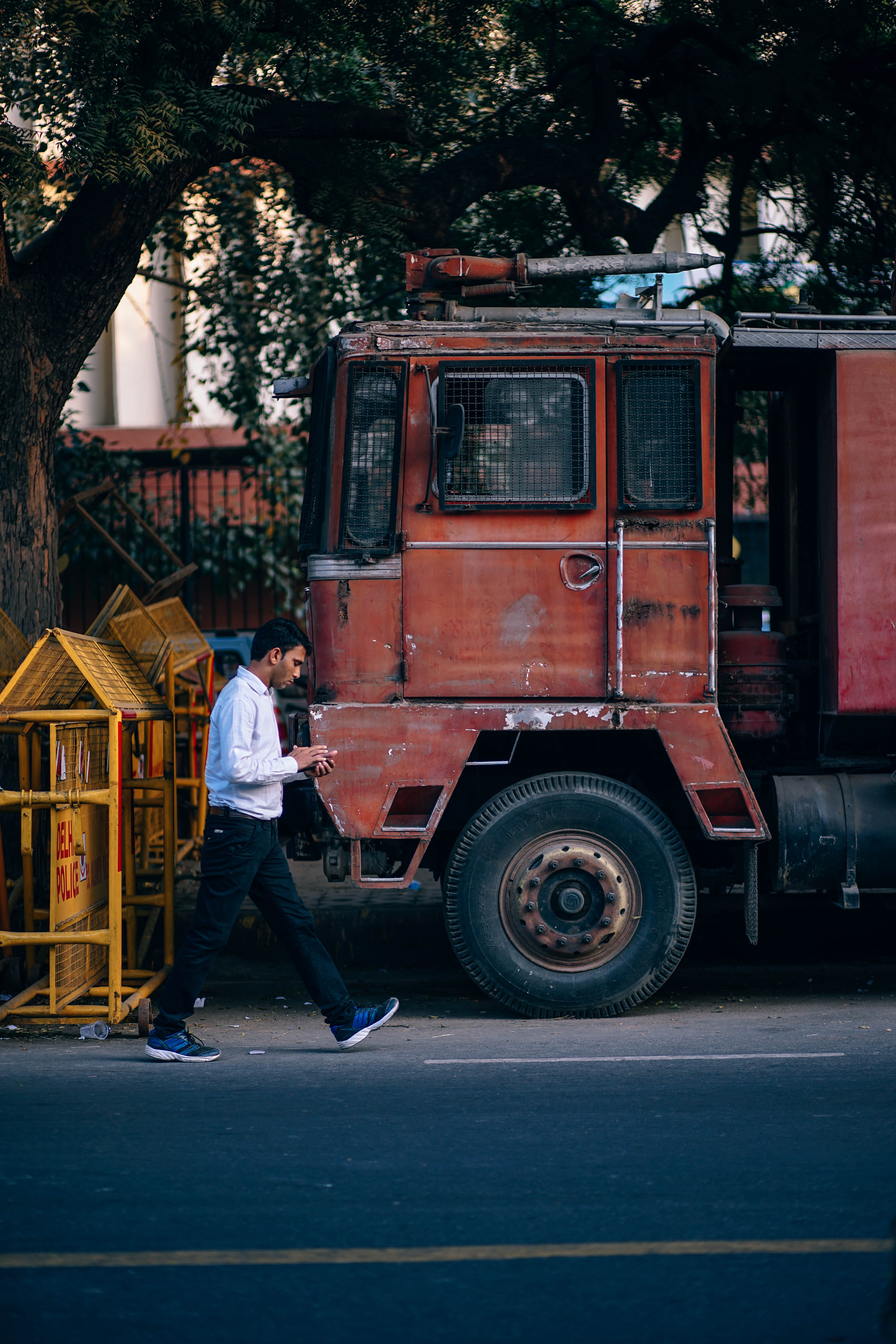 Asian, technology, adult, texting, modern, day, road, occupation, student, industry, device, one person, traffic, rustic, urban, indian, person, men, travel, Phone HD Wallpaper