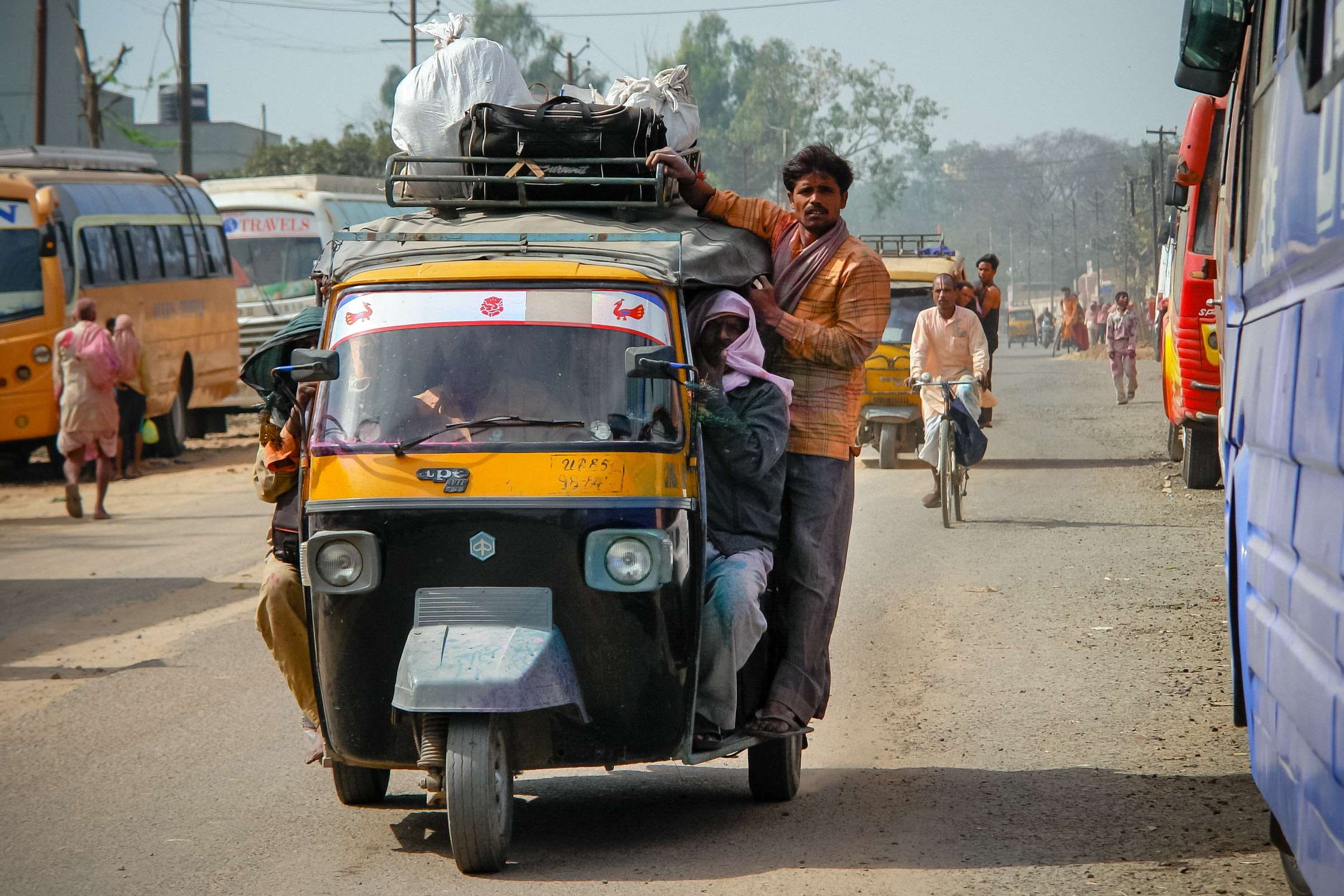 real people, traditional, trav, service, day, retro, mode of transportation, casual clothing, exotic, motor vehicle, group of people, street, full length, HD Wallpaper