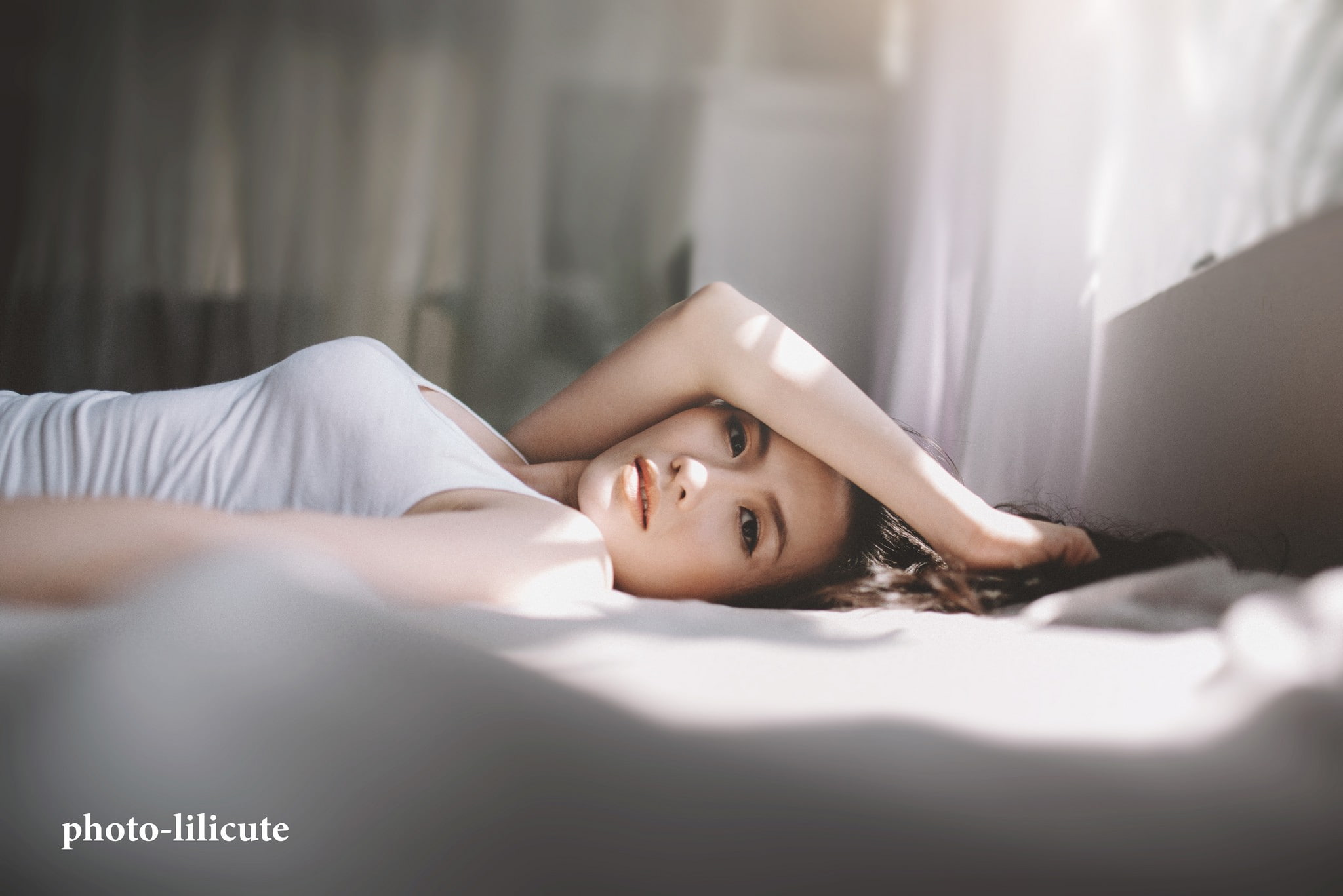 lying on back, real people, relaxation, Asian, indoors, 1080P, lifestyles, selective focus, leisure activity, one person, lying down, young adult, human arm, HD Wallpaper
