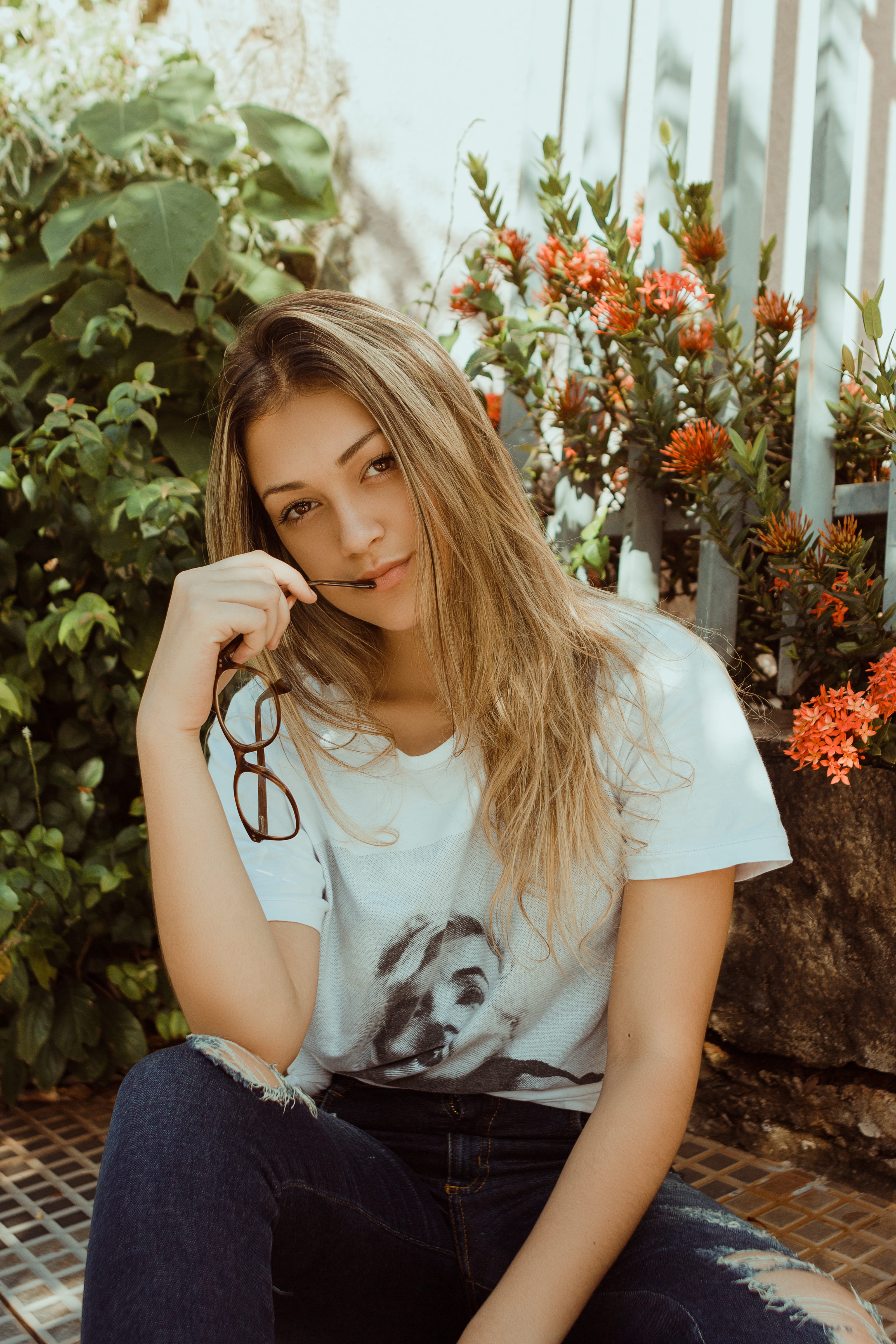 4K, plant, beautiful woman, sit, long hair, sitting, leisure activity, portrait, real people, person, front view, sunglasses, glass, rest, young adult, Phone HD Wallpaper