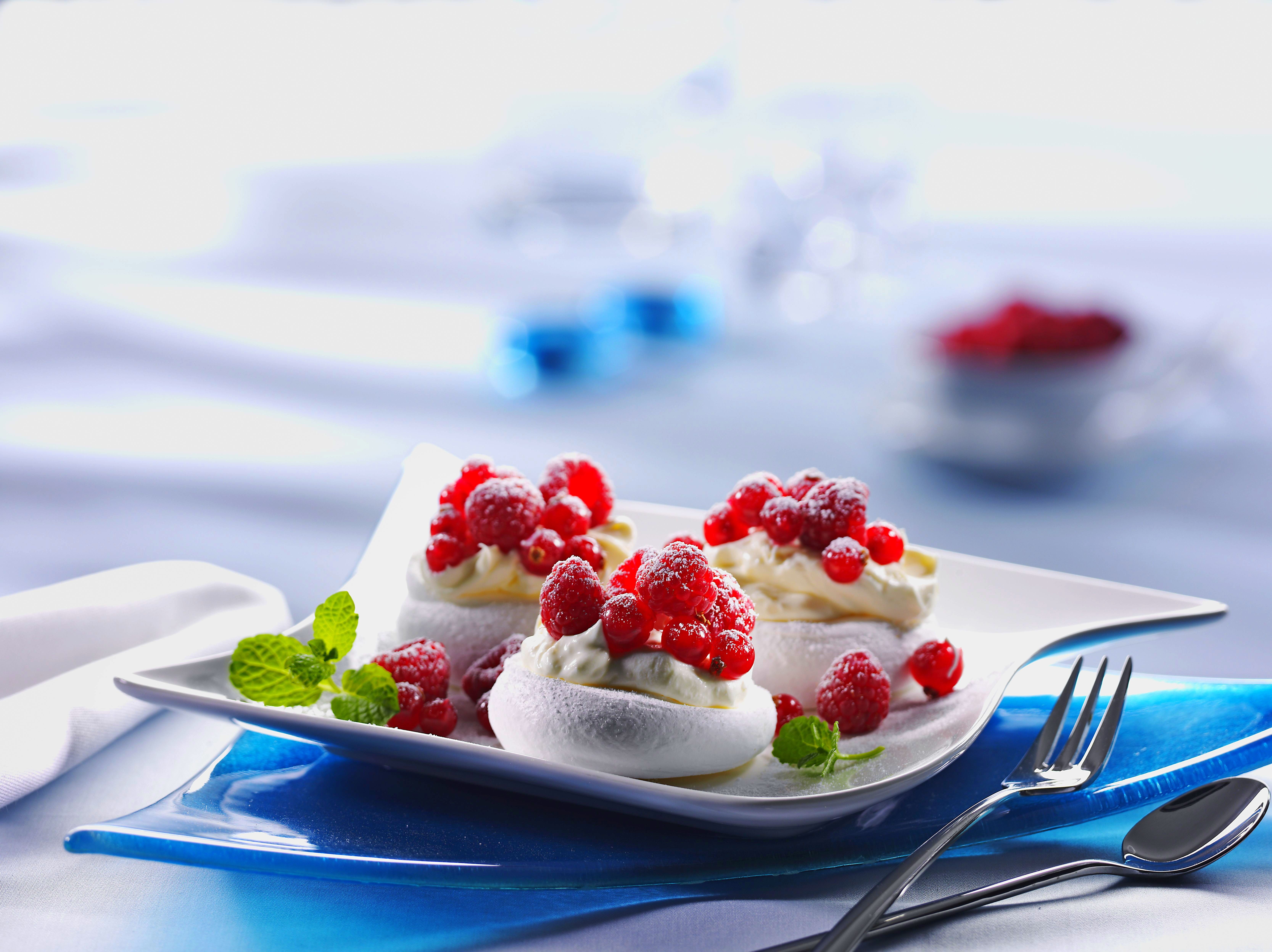 food and drink, plate, mint, 5K, tart - dessert, sweet food, dessert, mint leaf - culinary, red currants, crockery, strawberry, temptation, raspberry, HD Wallpaper