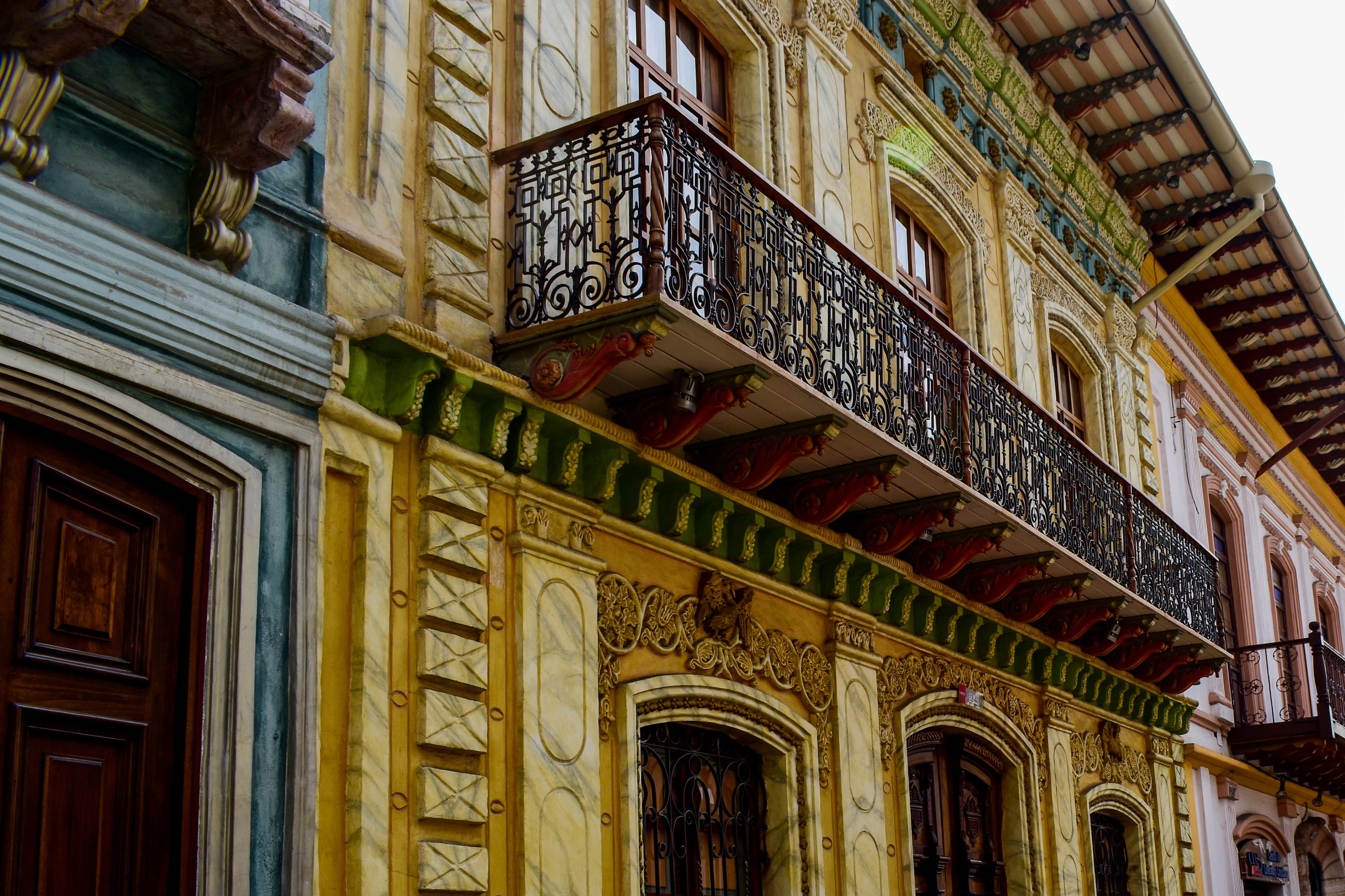 low angle view, travel, facade, door, city, building, window, history, cuenca ecuador, the past, travel destinations, entrance, outdoors, built structure, HD Wallpaper