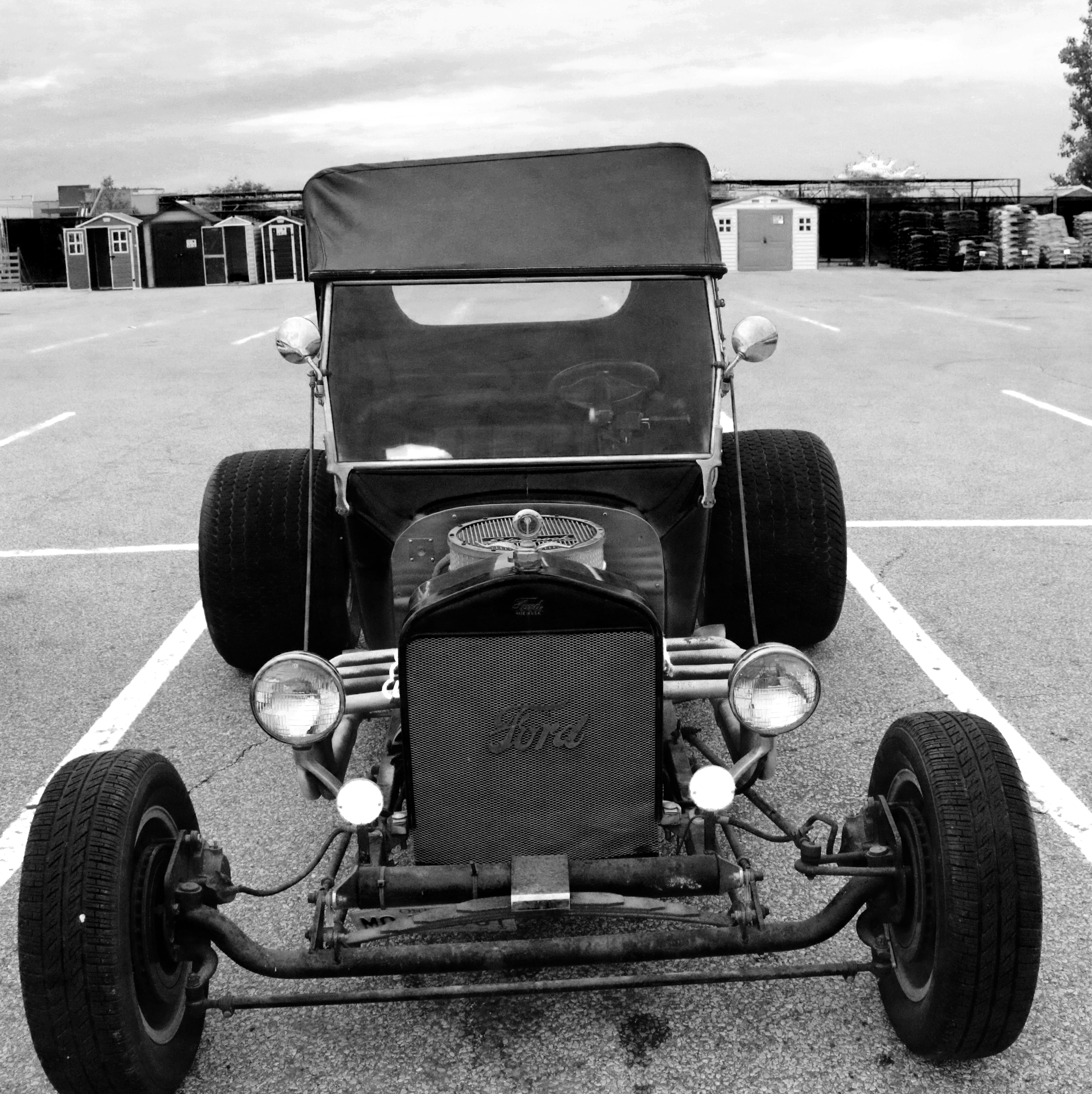 symbol, no people, nature, classic car, tire, sunlight, wheel, car, mode of transportation, land vehicle, close-up, metal, cloud - sky, day, transportation, Phone HD Wallpaper