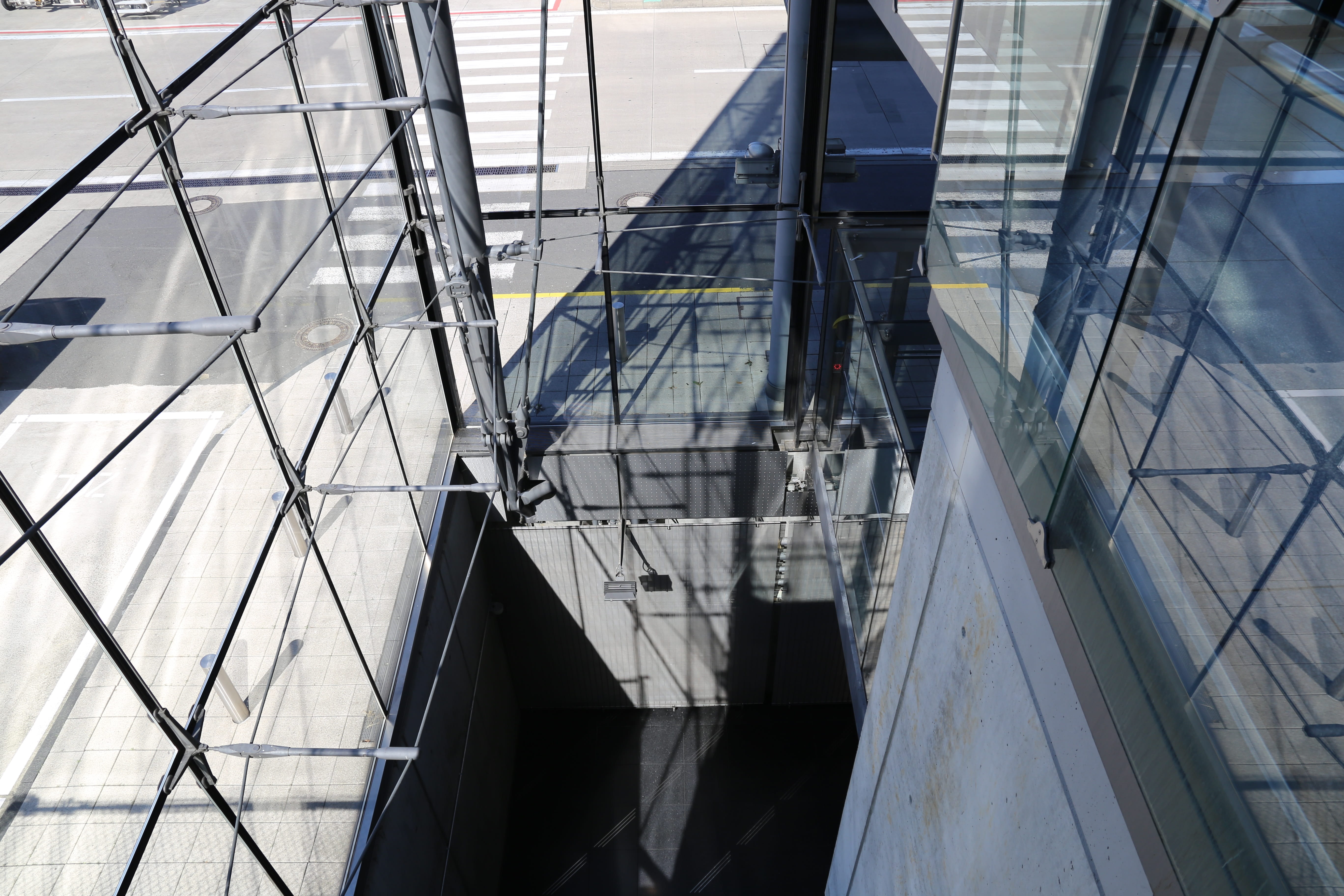 space, sunlight, architecture, building exterior, modern, day, reflection, plane, cologne bonn, flight, waiting, airport, low angle view, no people, nature, HD Wallpaper