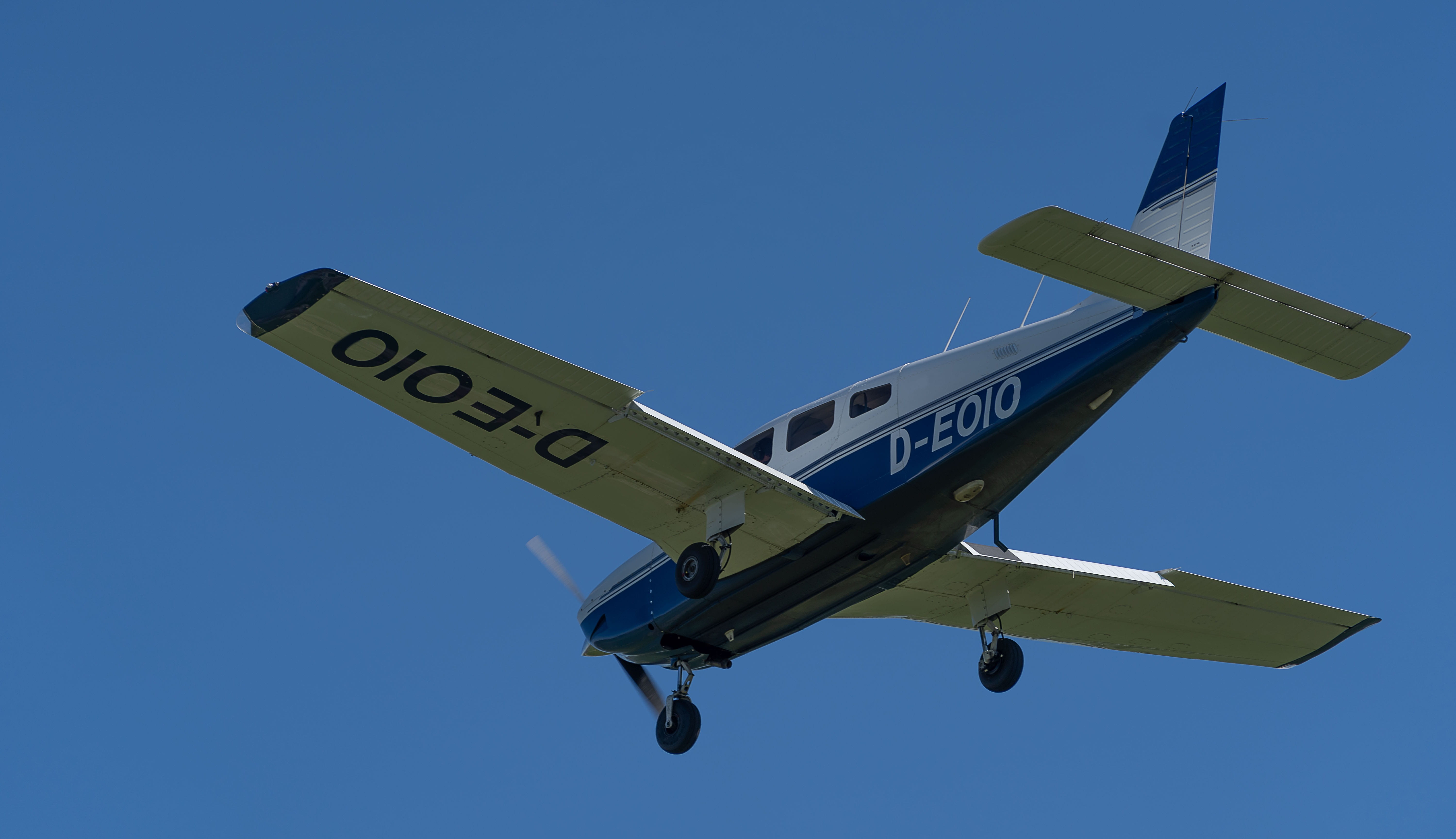 aviation, flyer, chassis, airline travel, nature, 5K, airshow, means of transport, land, vacations, sunny, government, flying, aerospace industry, air vehicle, HD Wallpaper