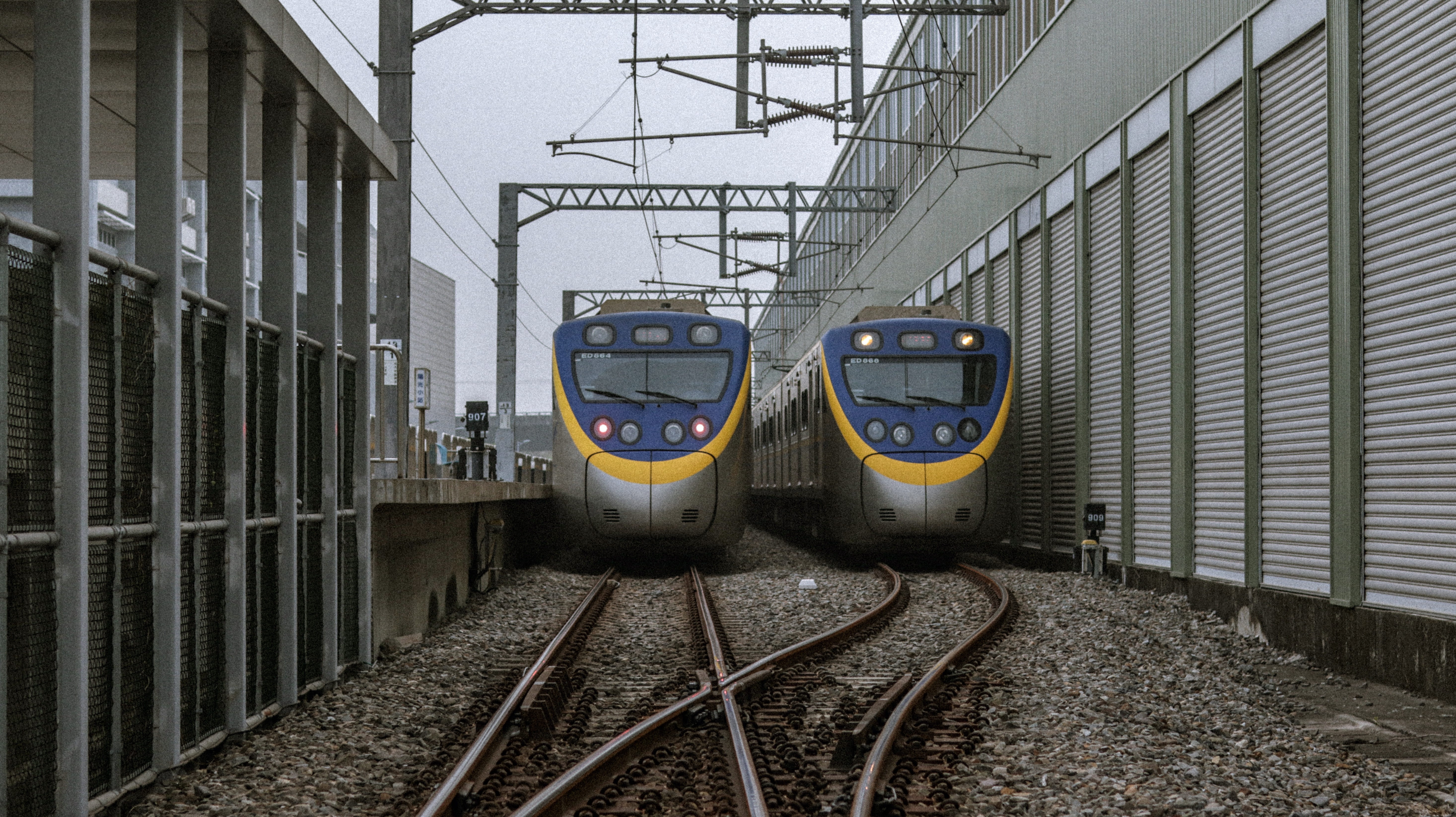 machine, vehicle, technology, architecture, 5K, building exterior, apartment building, railroad track, terminal, connection, town, train station, built structure, HD Wallpaper